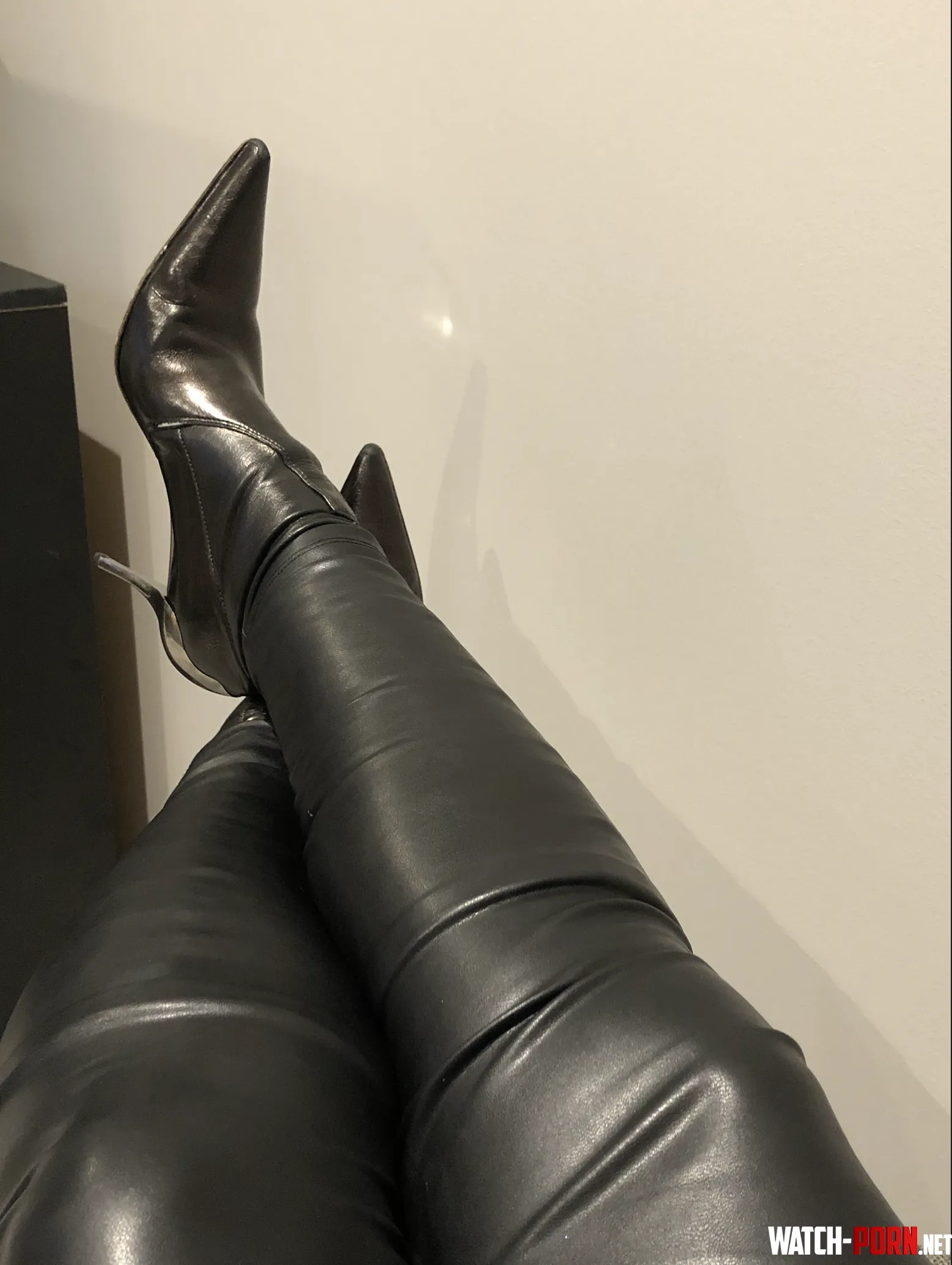 Something I really like, is when my leather blends seamlessly into a beautiful pair of boots, do you like the look? by heeledobsession