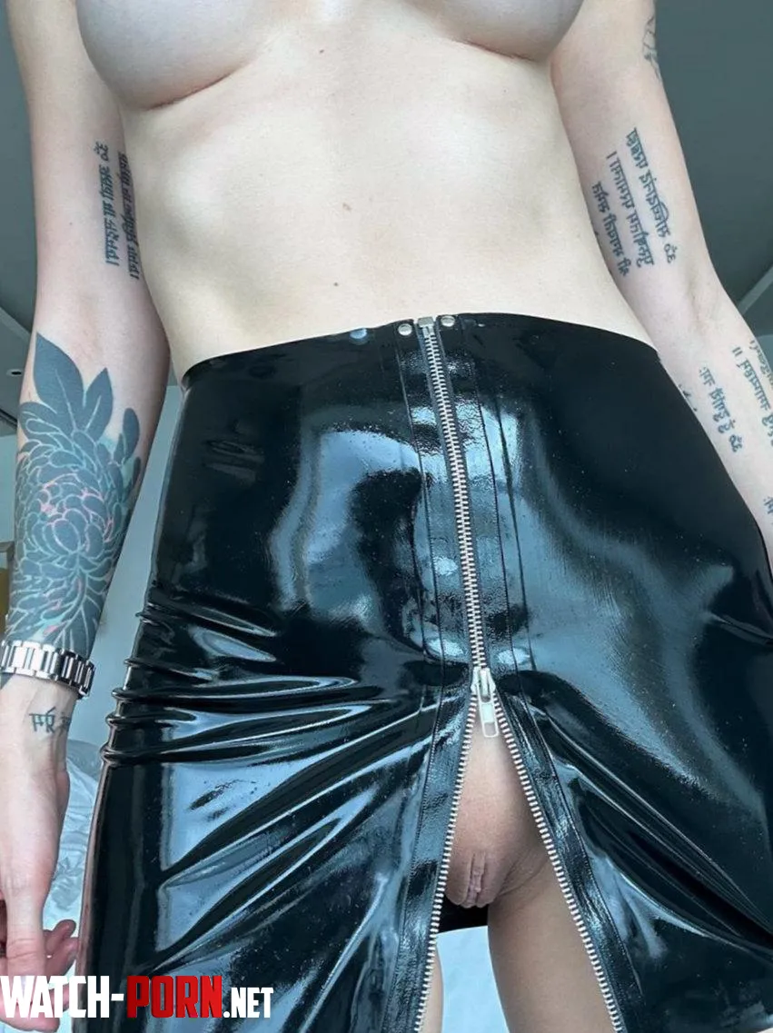 Can you ever get enough of the feeling of latex? Like a perfect second skin... by mi_emilia