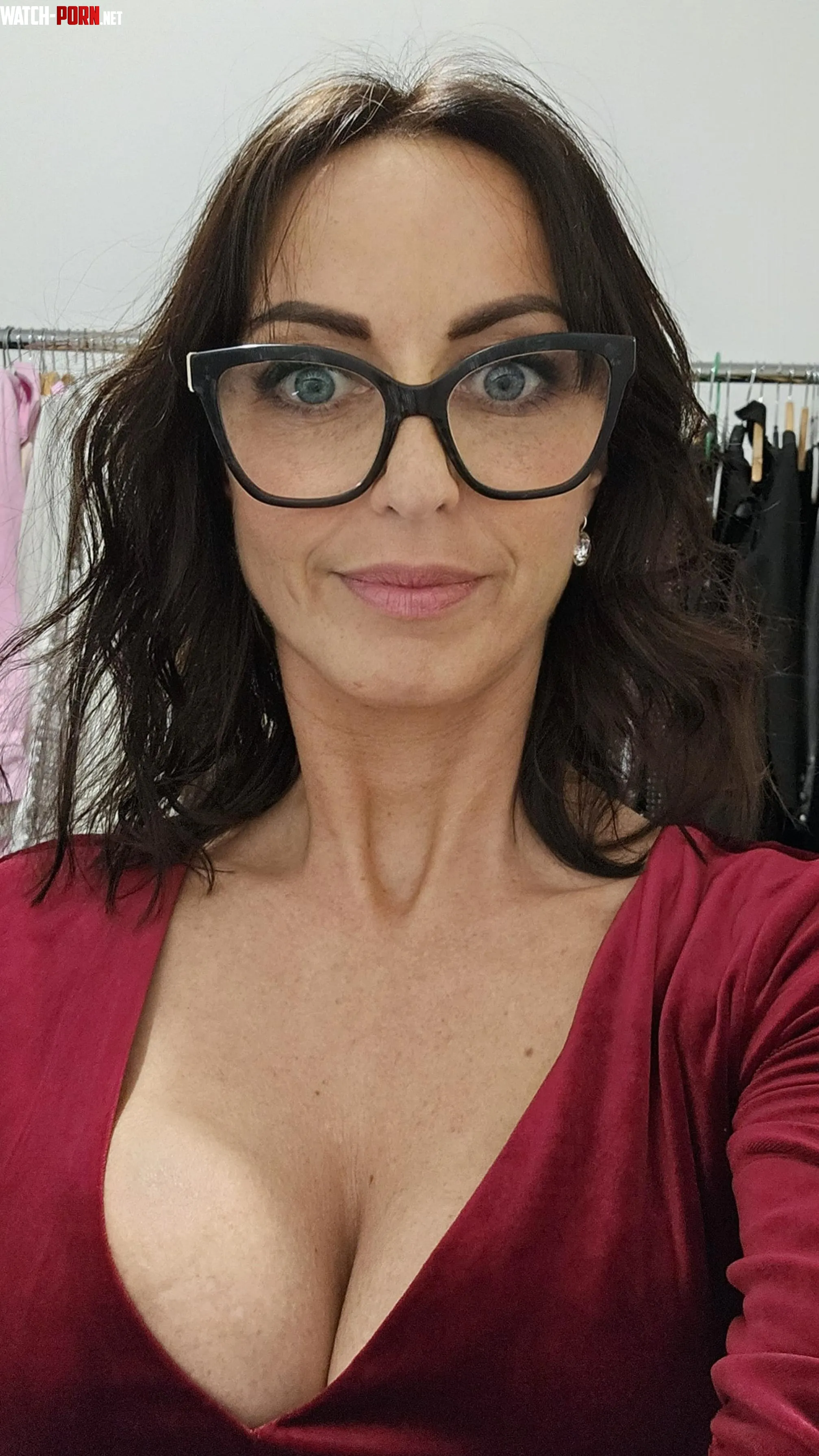 Are you into naughty older woman? 39F 💕 by Glittering-Storm-651