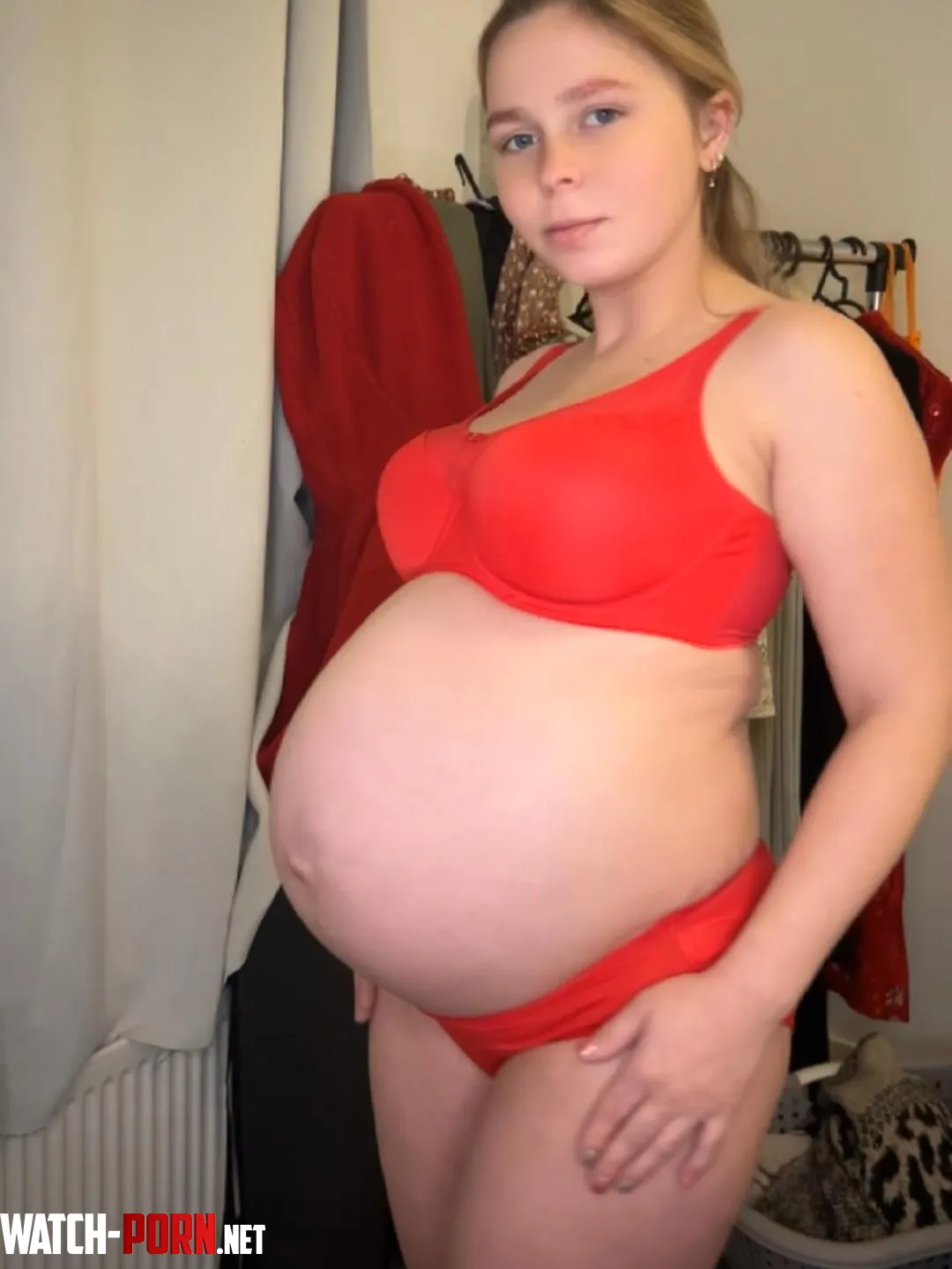 Do older men have a pregnant kink? by pregnant_brandi