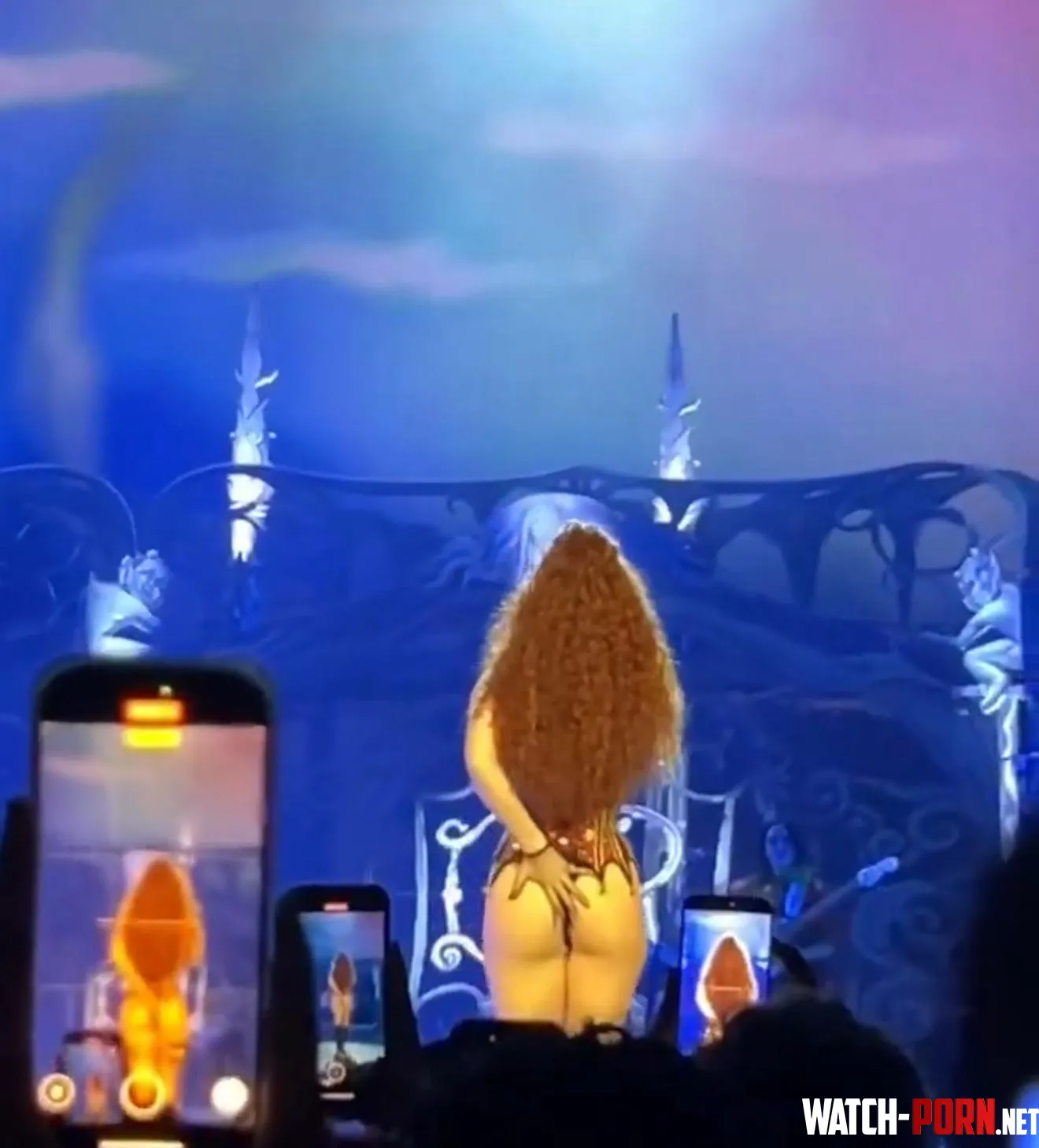 Chappell realizing she’s wearing a thong on stage by CurrencyNatural25