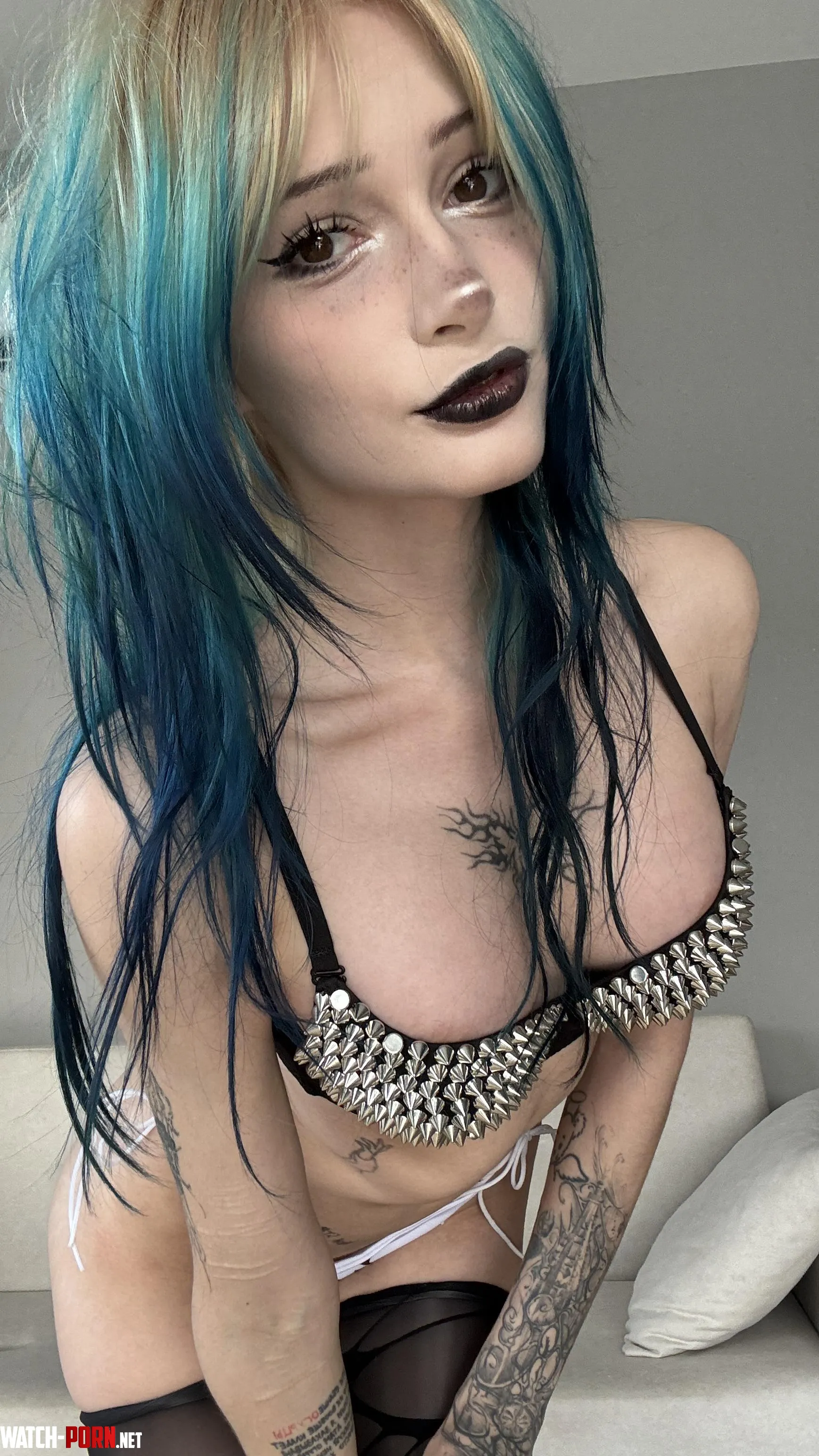 Emo babe by fallenemoangel111