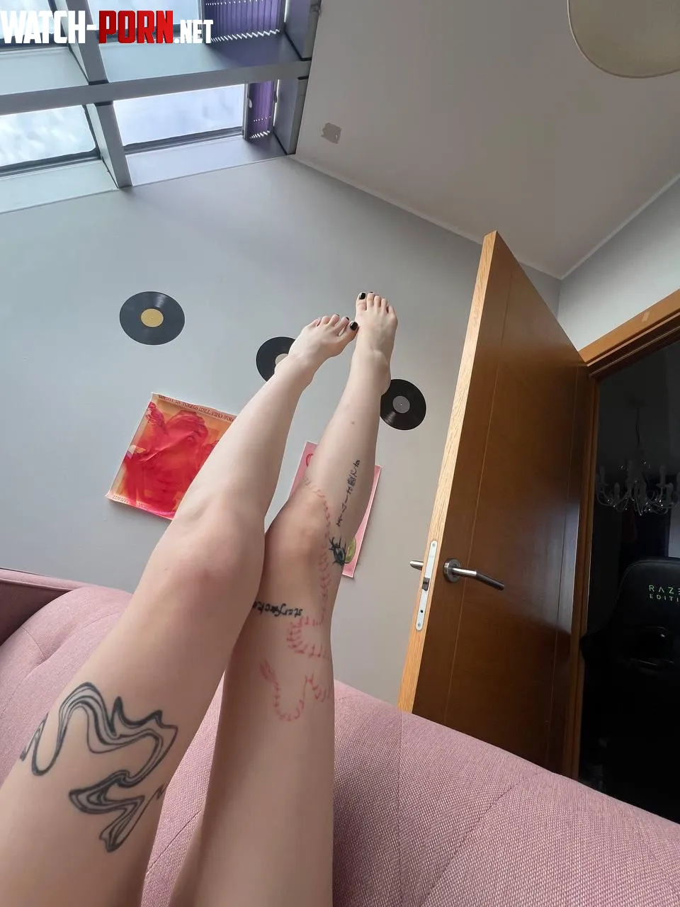 my toes match my mood: black and kinda bratty this morning by duskribbon