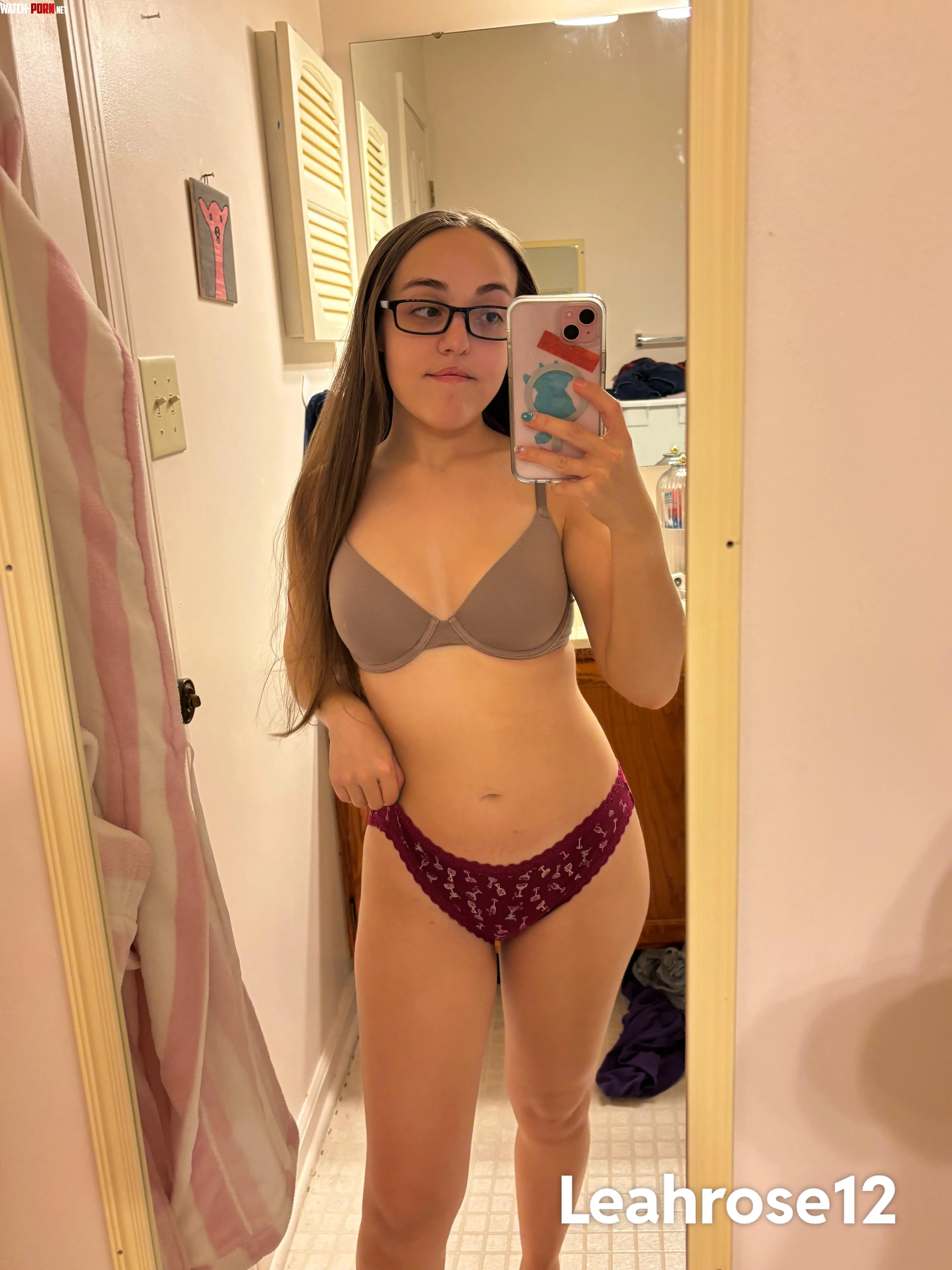 4’8 petite do you like? 💜 by leahrose_12