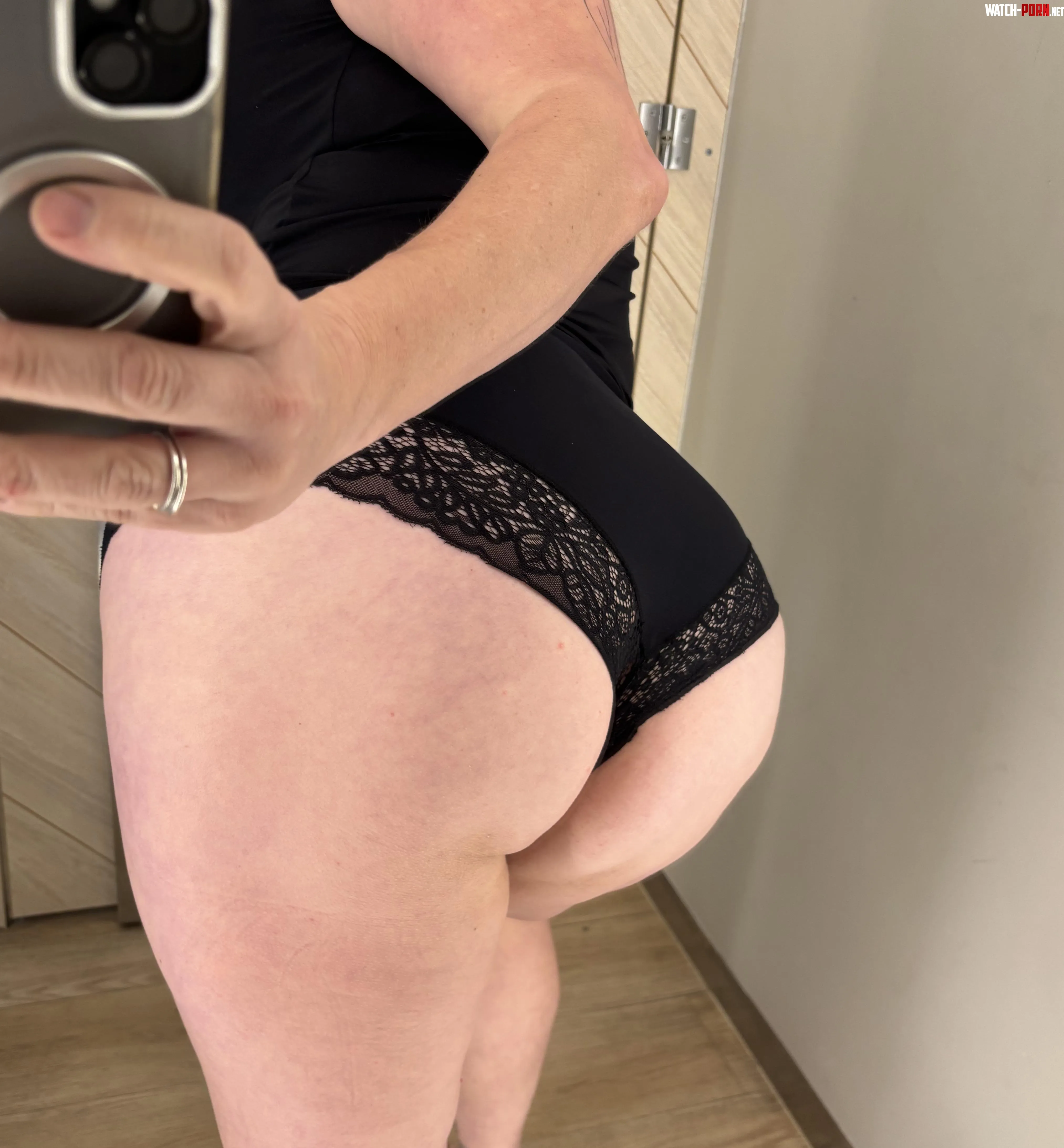 Does anyone like 🍑 by Sudden-Bee1506