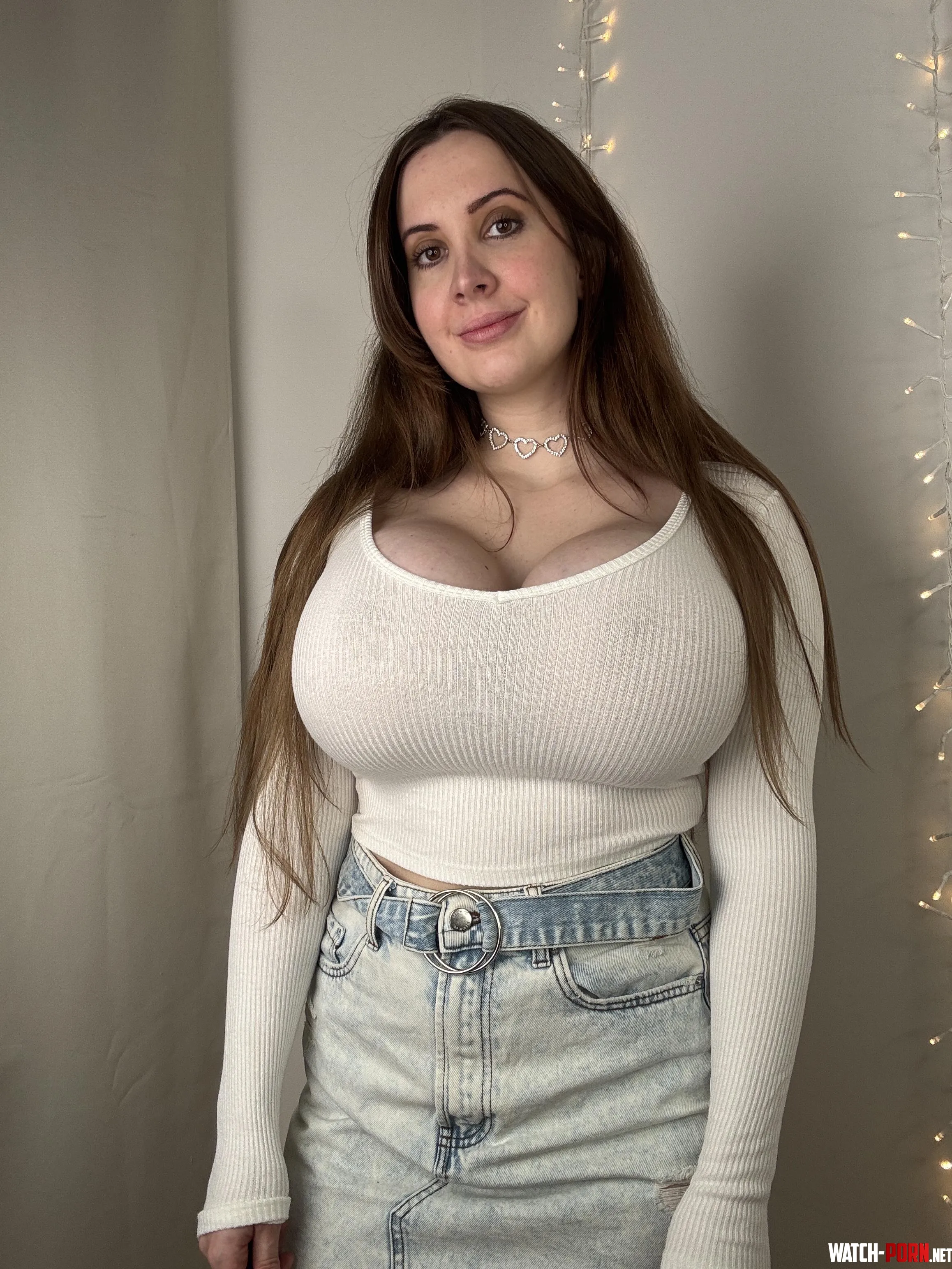 I'm all about that simple life, but sometimes a little curve appeal is hard to ignore. Who needs subtlety when you've got this much to show off? by Vivian_Rose1
