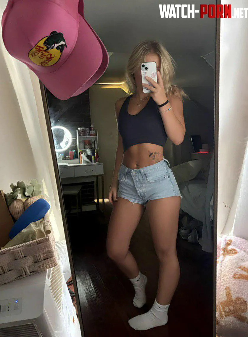 Sexy body with a croptop on by Maple-Whisper