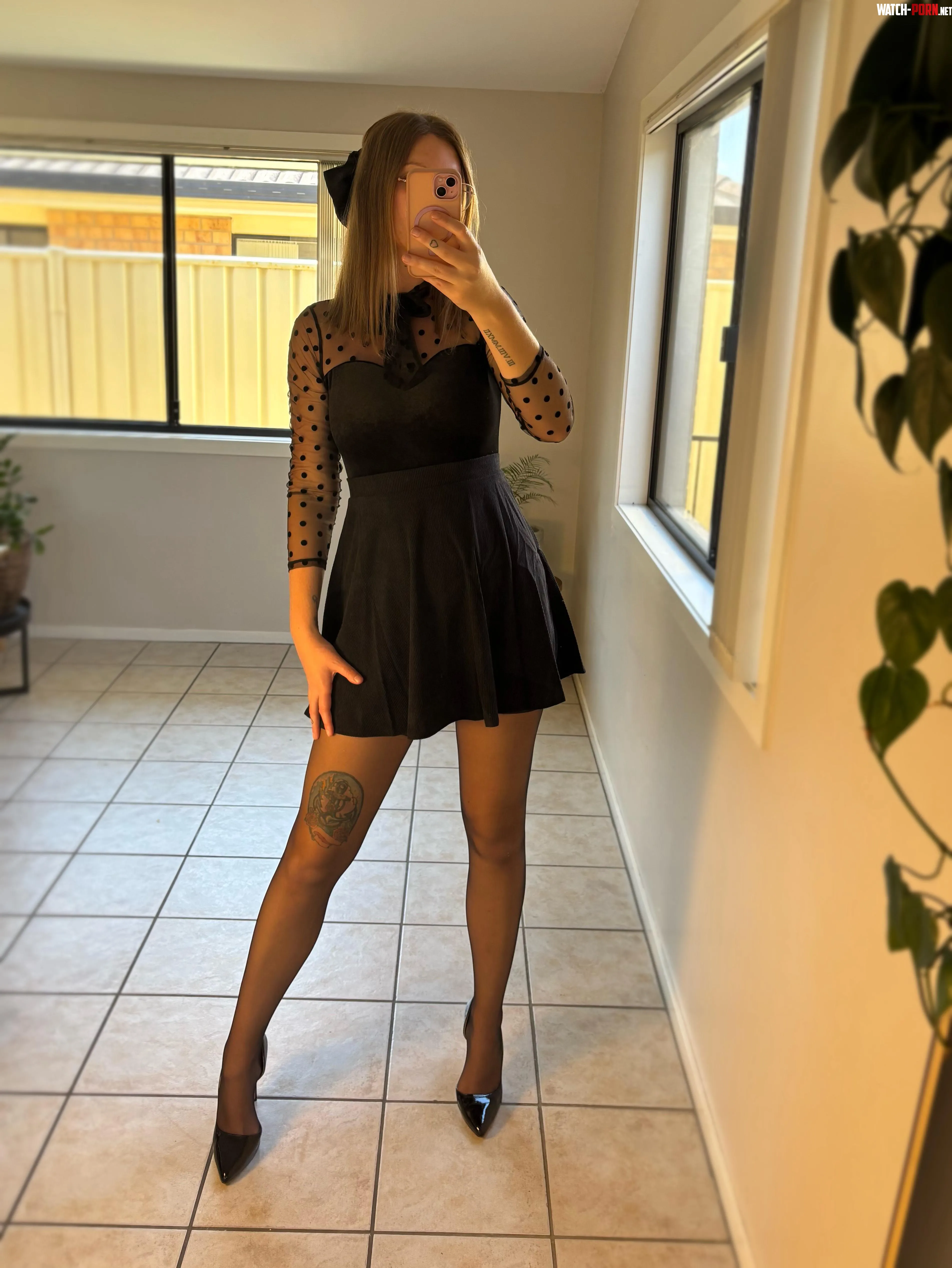 Hope you like extra long legs in pantyhose by Scarlett_Thorne