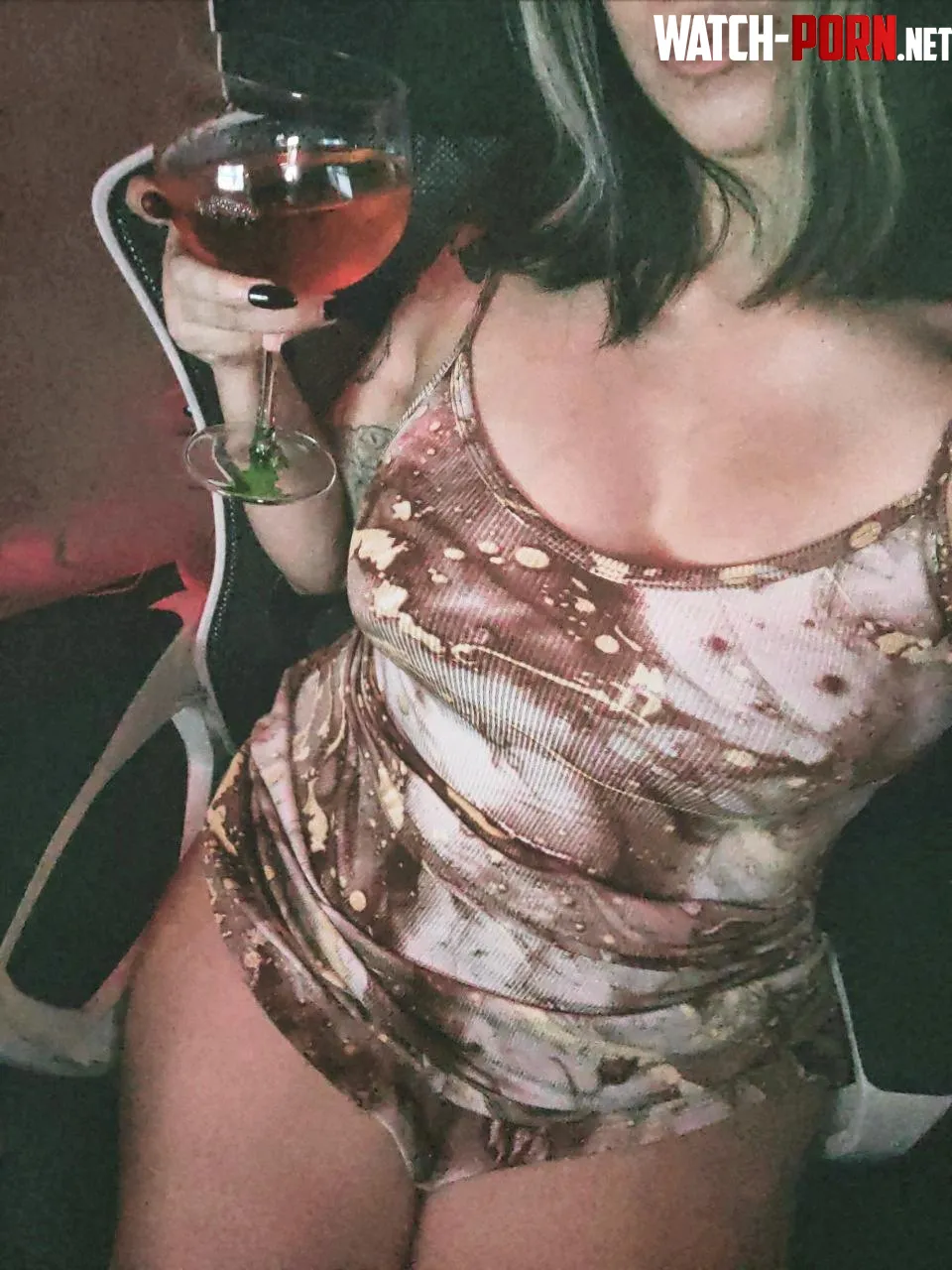 [F]riday nights are wine nights for a lonely MILF by -schizoid