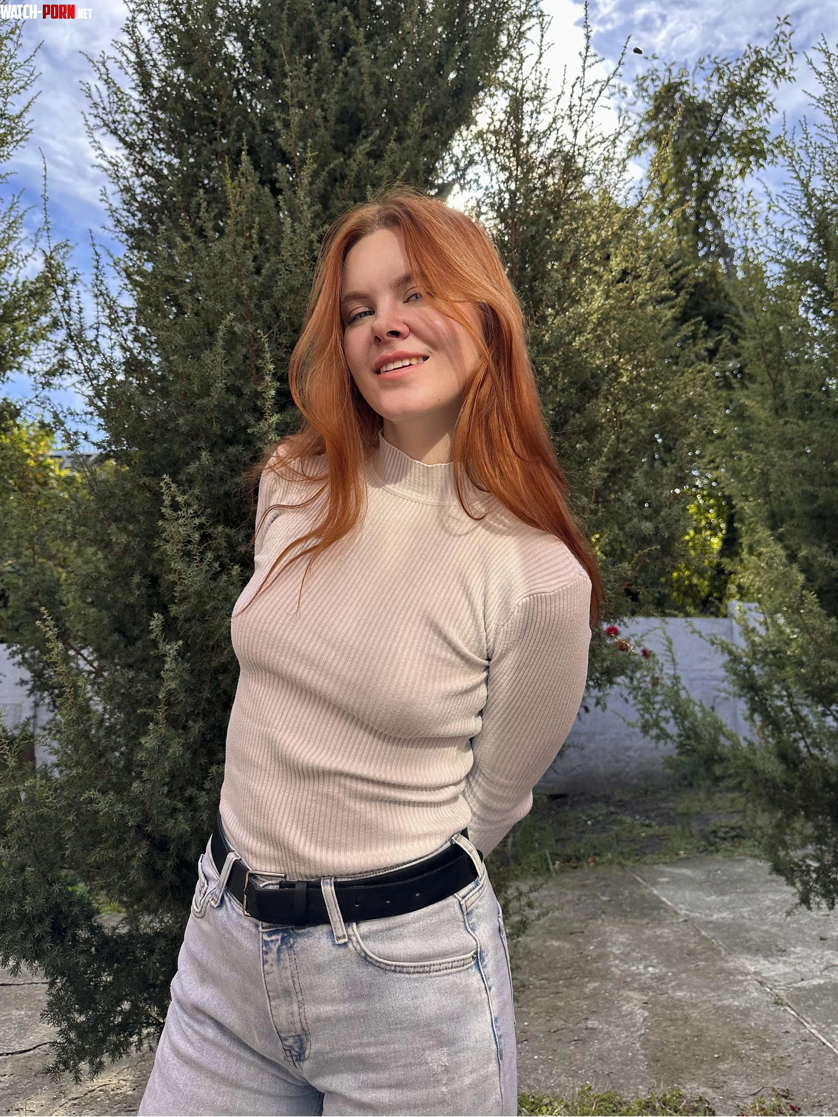 Sunshine feels even warmer when you’re braless 😋 by wobblytart