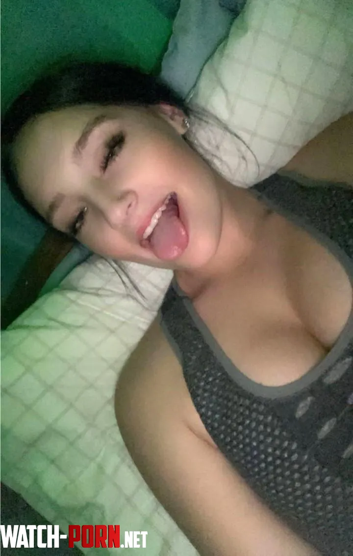 I'd like to think i have big enough cleavage to make an older guy cum all over my boobs and face by vixenonlyxo