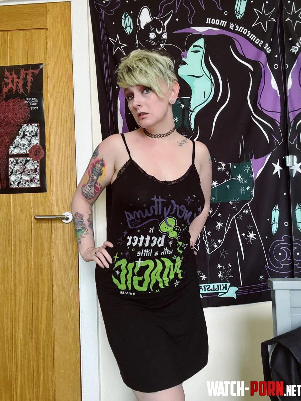no sleeves for obvious reasons by BritishEmoChick