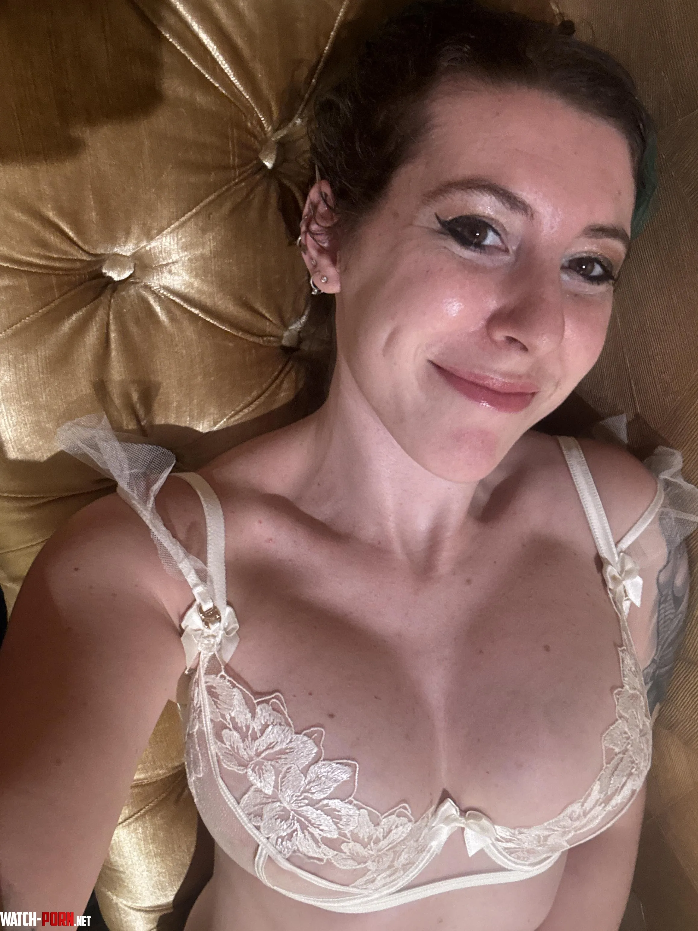 Perky in lace by sirenskiss3