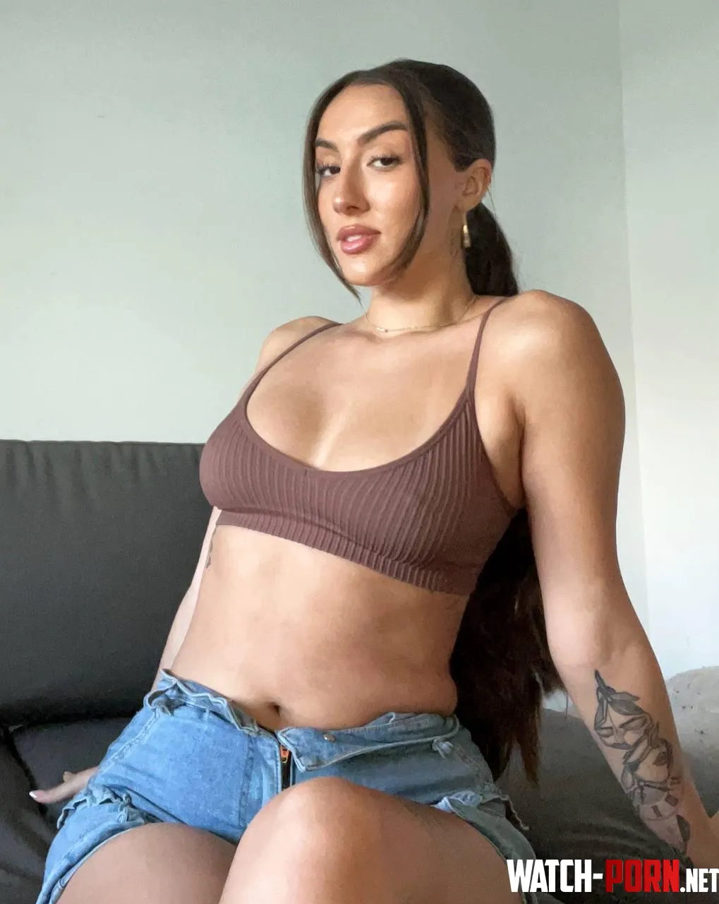 how do we feel about this brown croptop on me? by lulucocopuffs