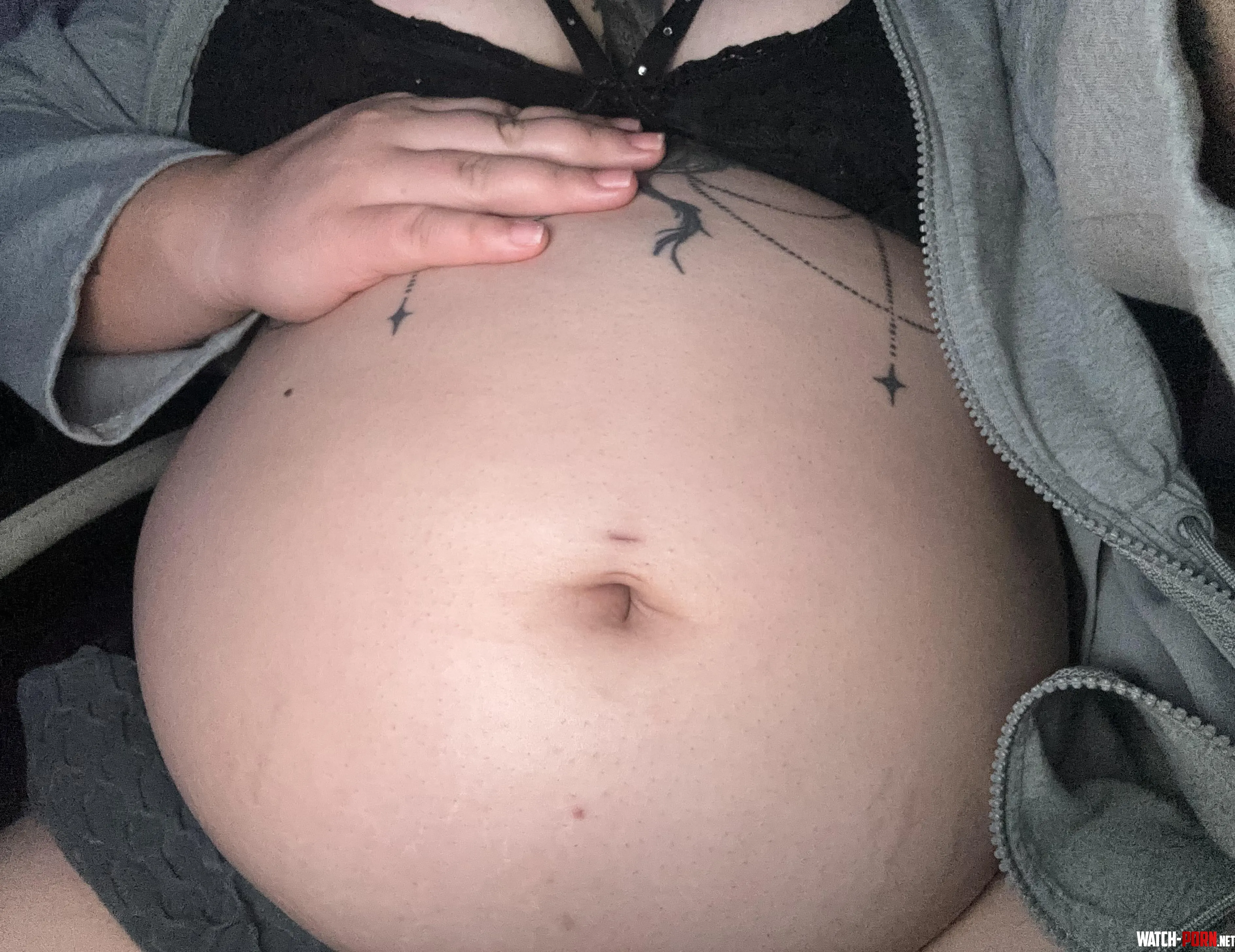 Belly looks like an orb tonight 😊 by Personal_Phrase9006