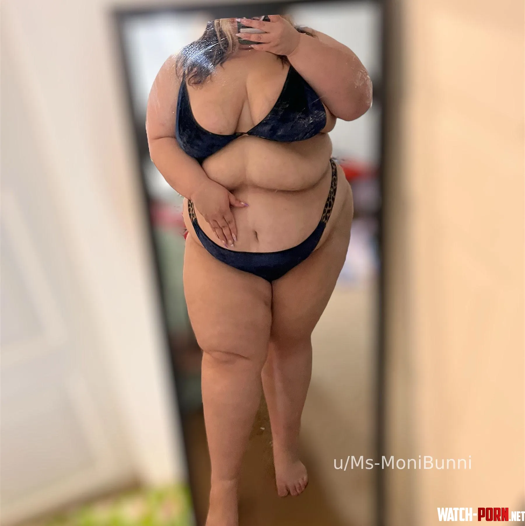 Real men know how to handle real curves by Ms-MoniBunni
