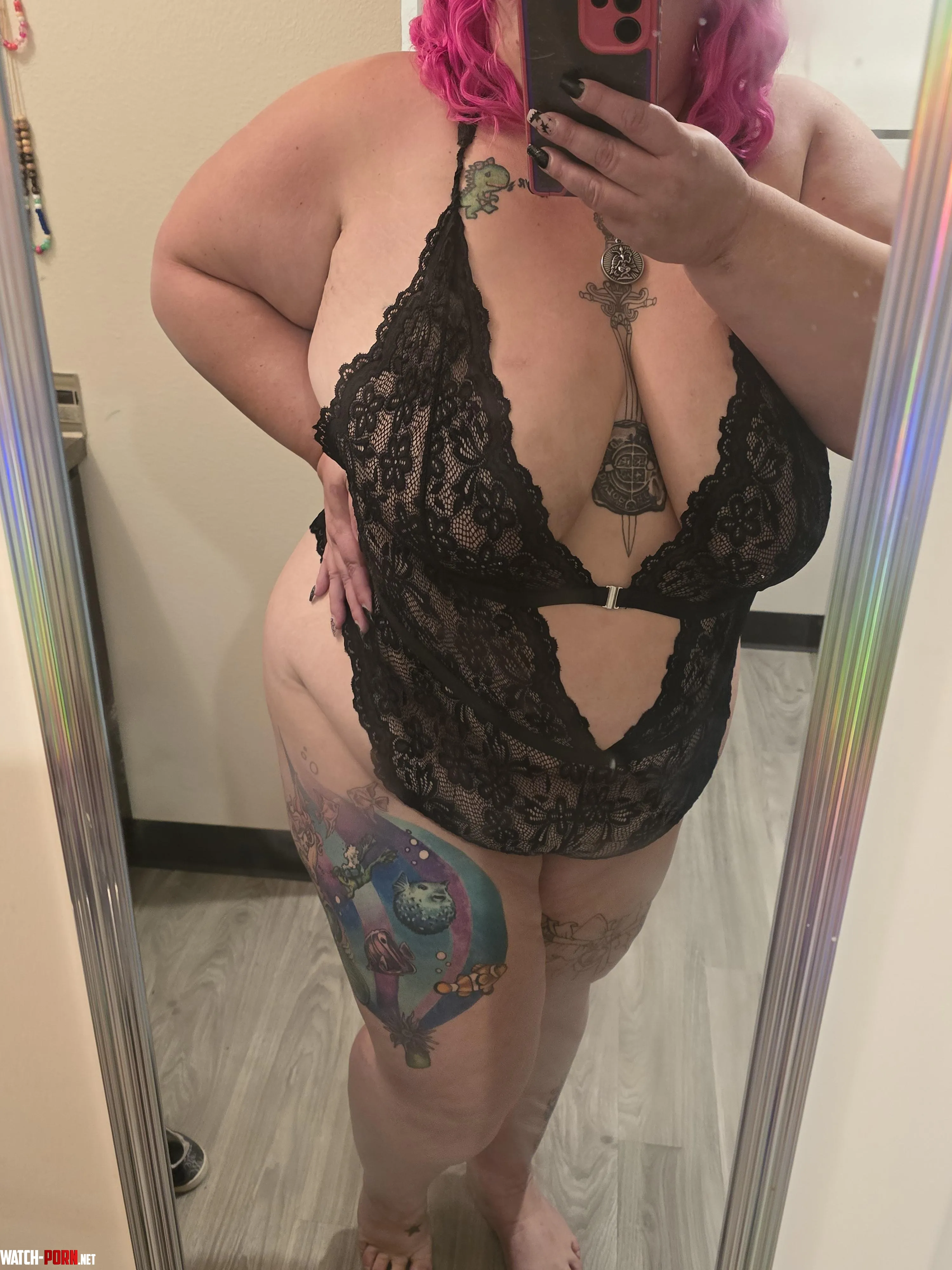 I just adore the curvature of my h ips by PLThickGirl
