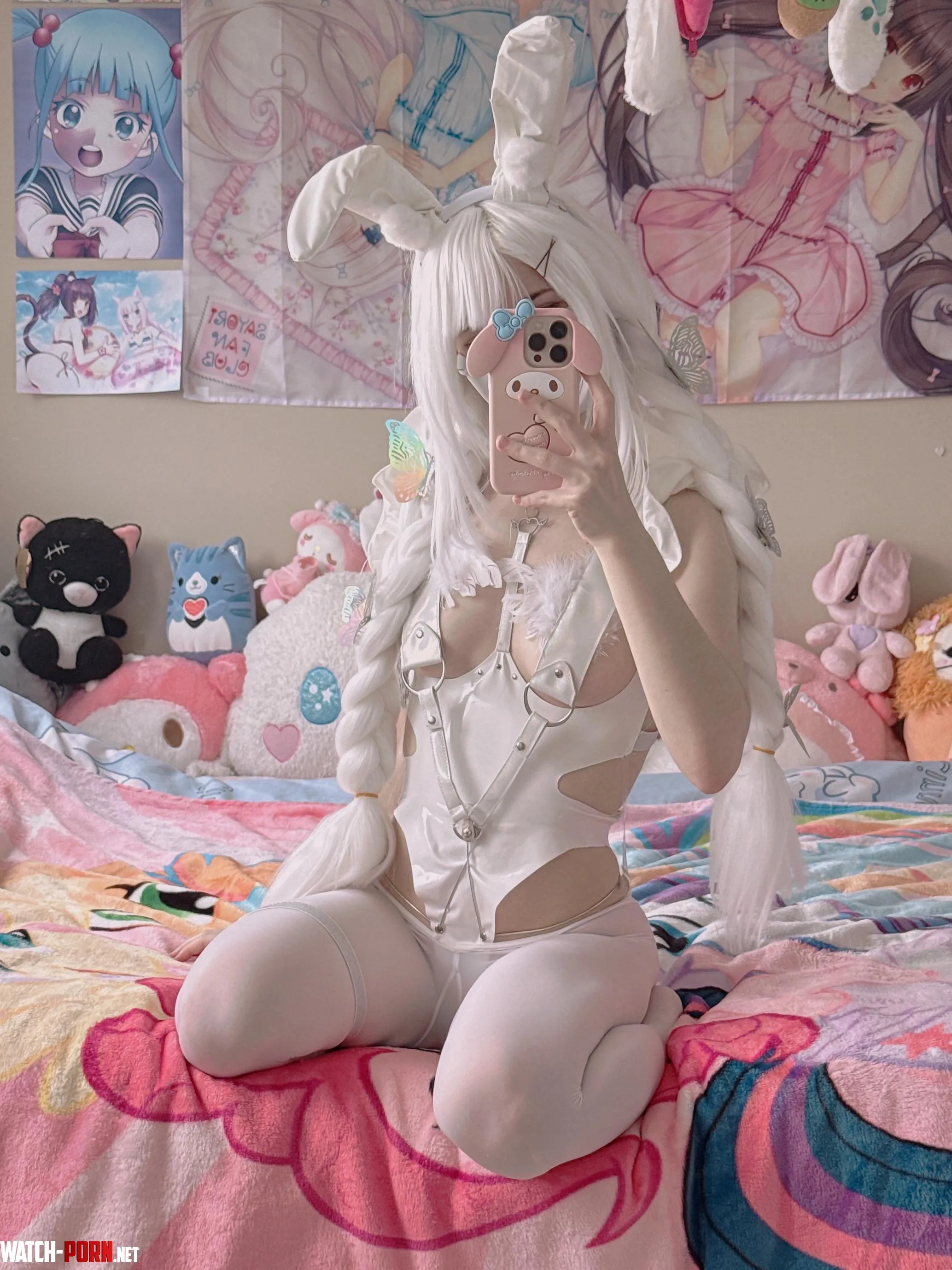 Your favorite bunny want's your attention by sassylindaM