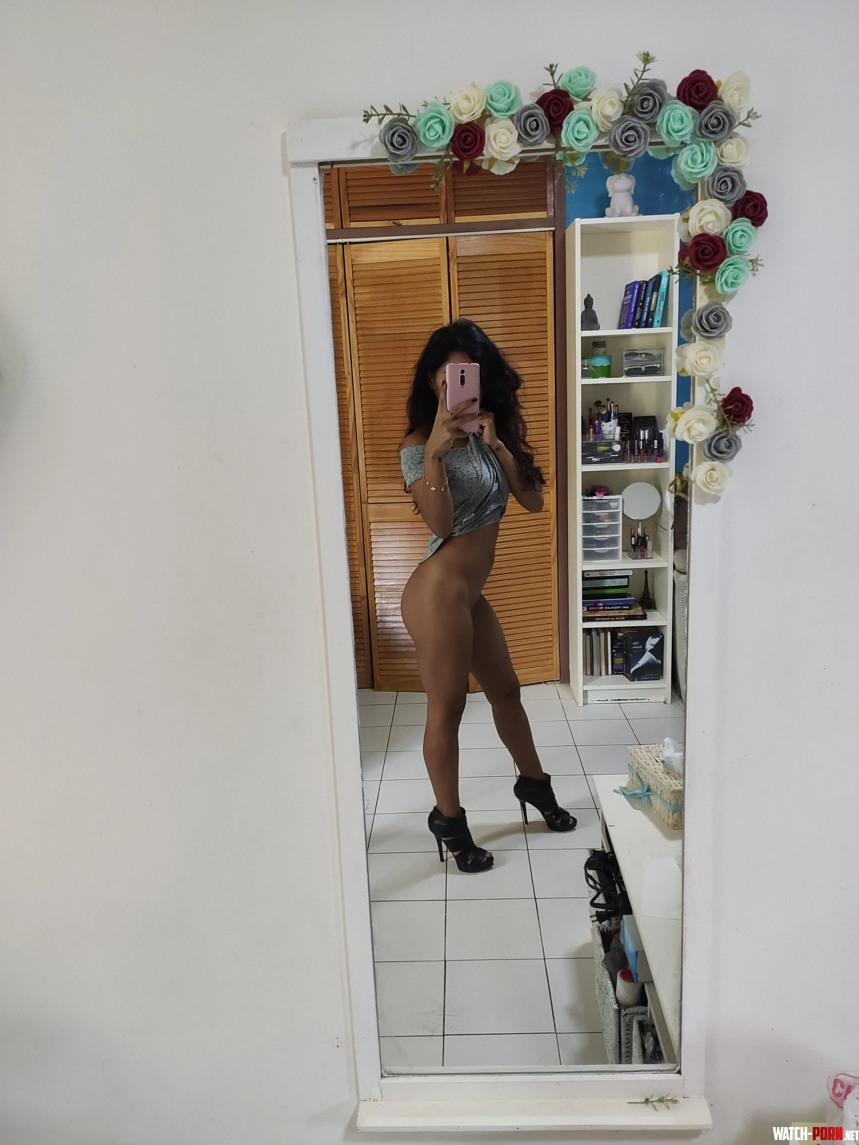 Whats the first thing that comes to mind when seeing this pic? [F] by Alwaysthetiniest