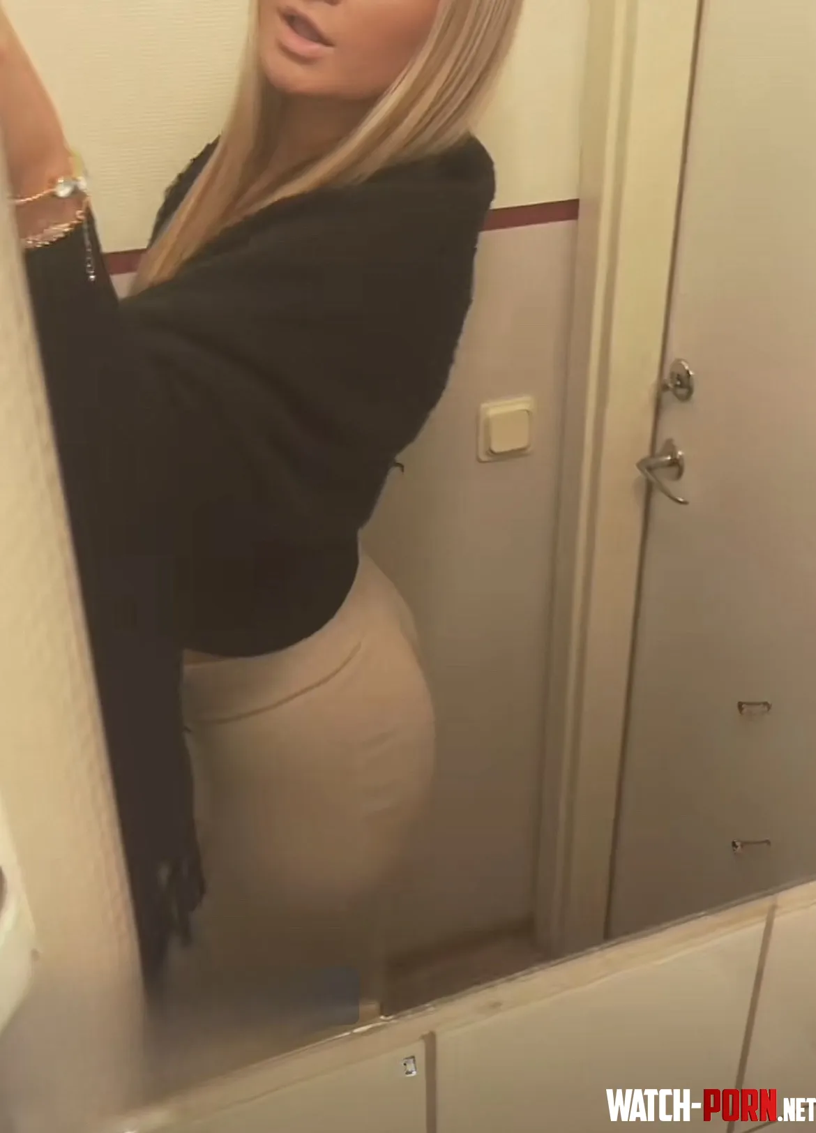 vill ni se något snuskigt från skolan idag?🚾🔞 by TaliaCherry46