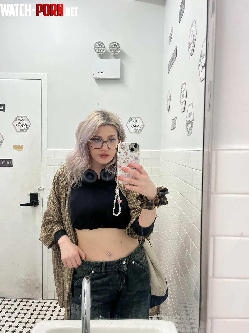 quick mirror pic with the midriff out by velvetfairydust