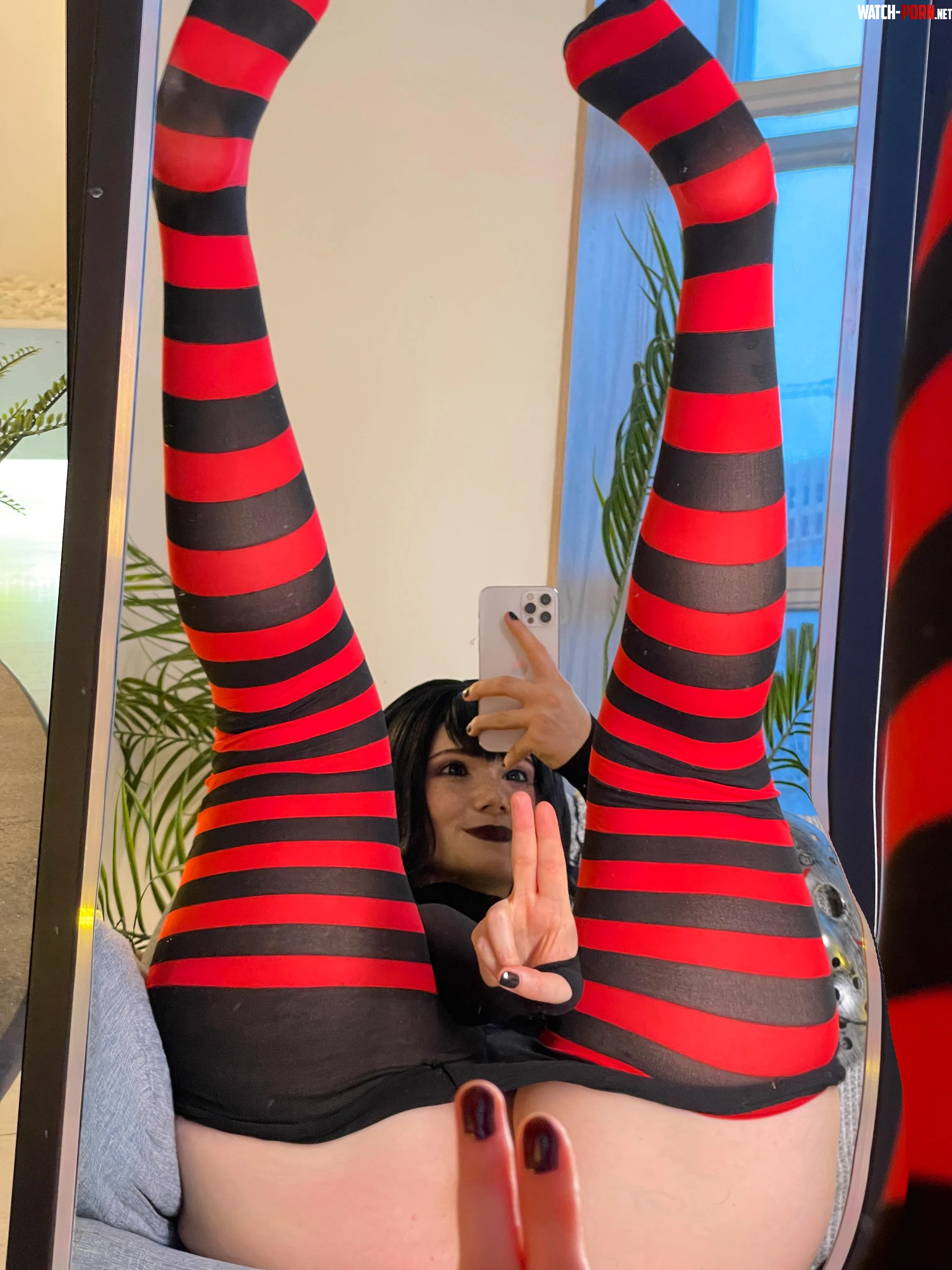 Mavis Dracula in her playful mood [Hotel Transylvania] (Neyrodesu) by Neyrodesu