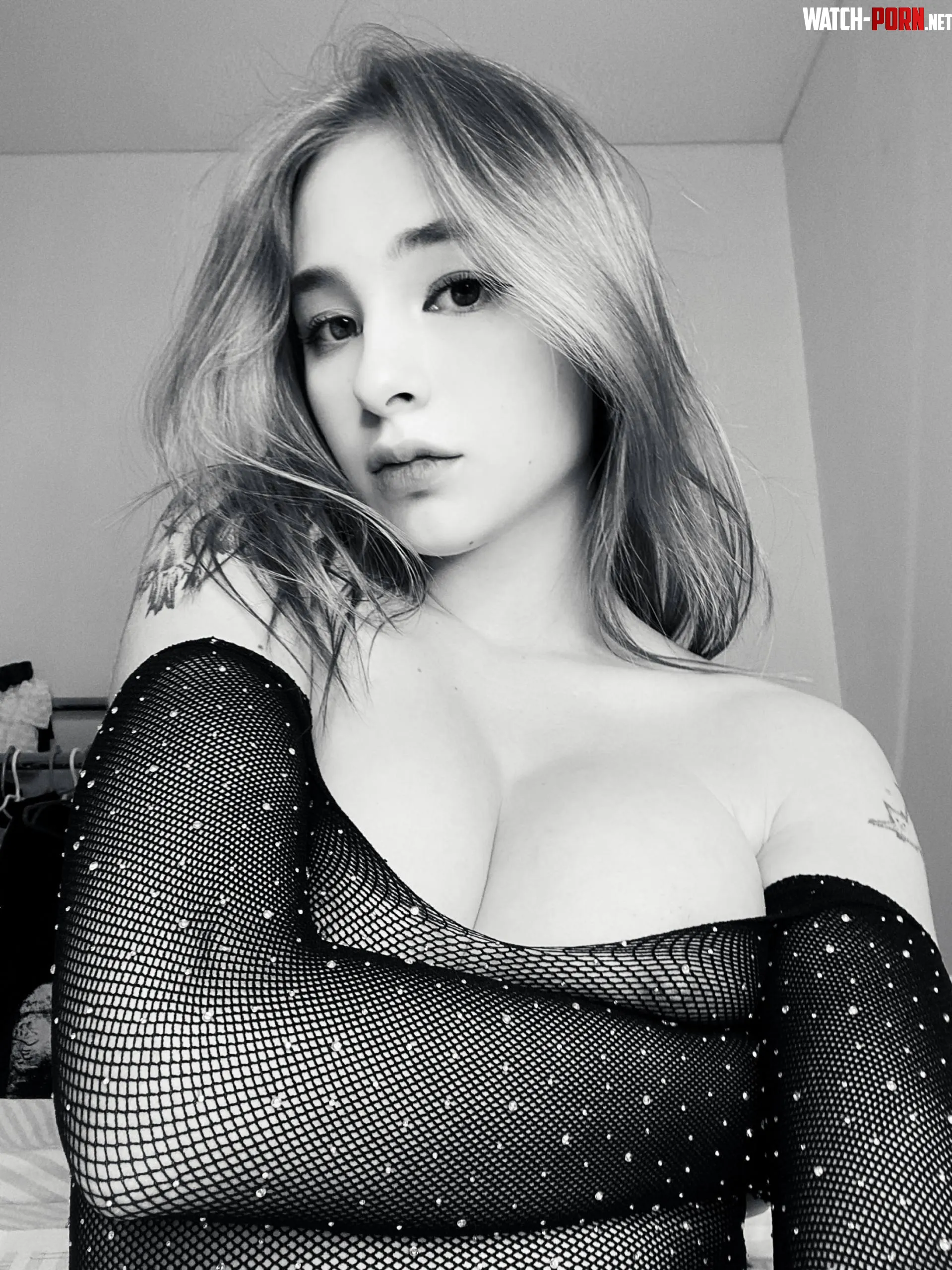 19f am I hot or just cute? by newbieraze