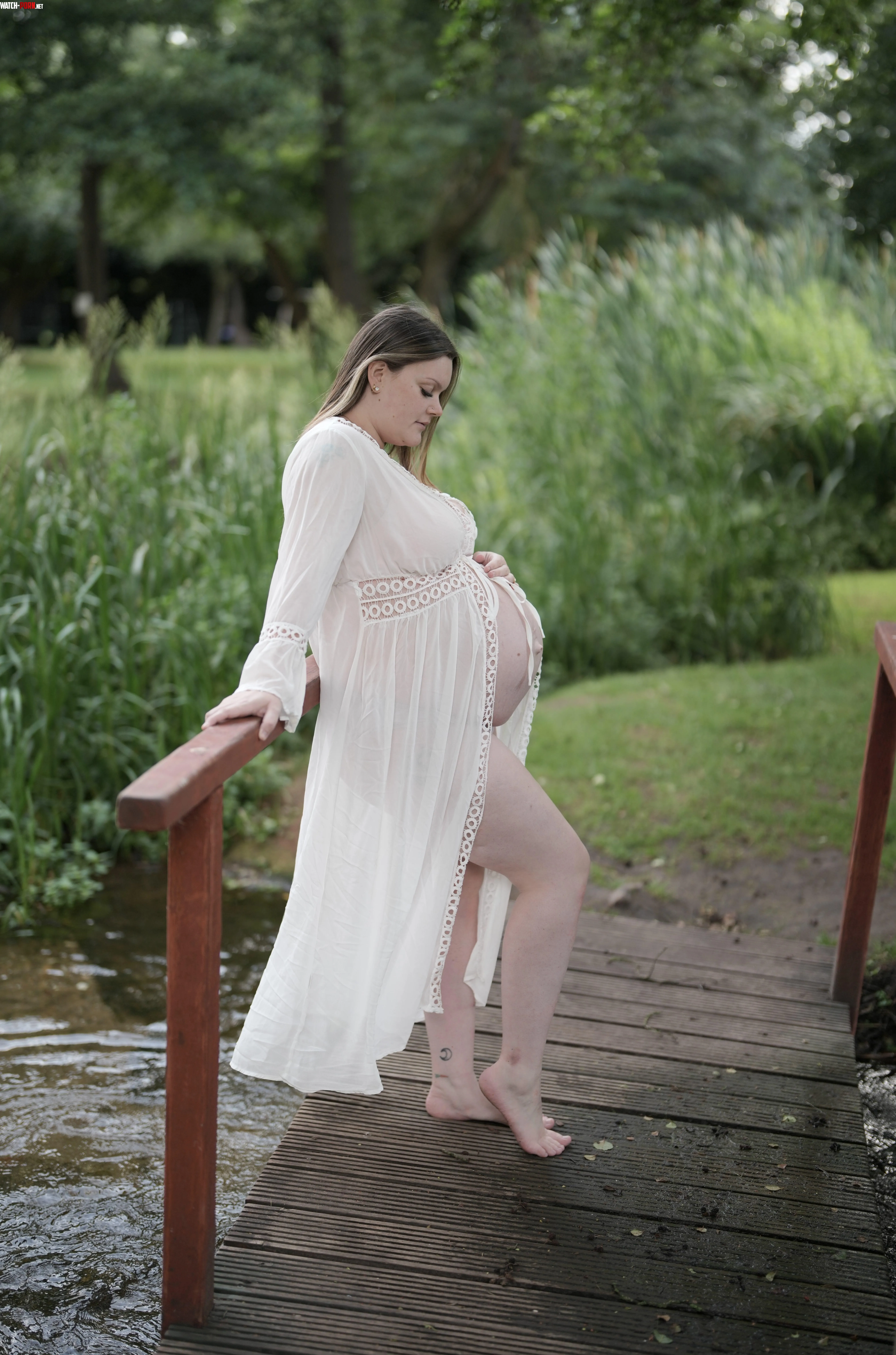 Sexy mommy wants to give you milk by Lustful_Luna89