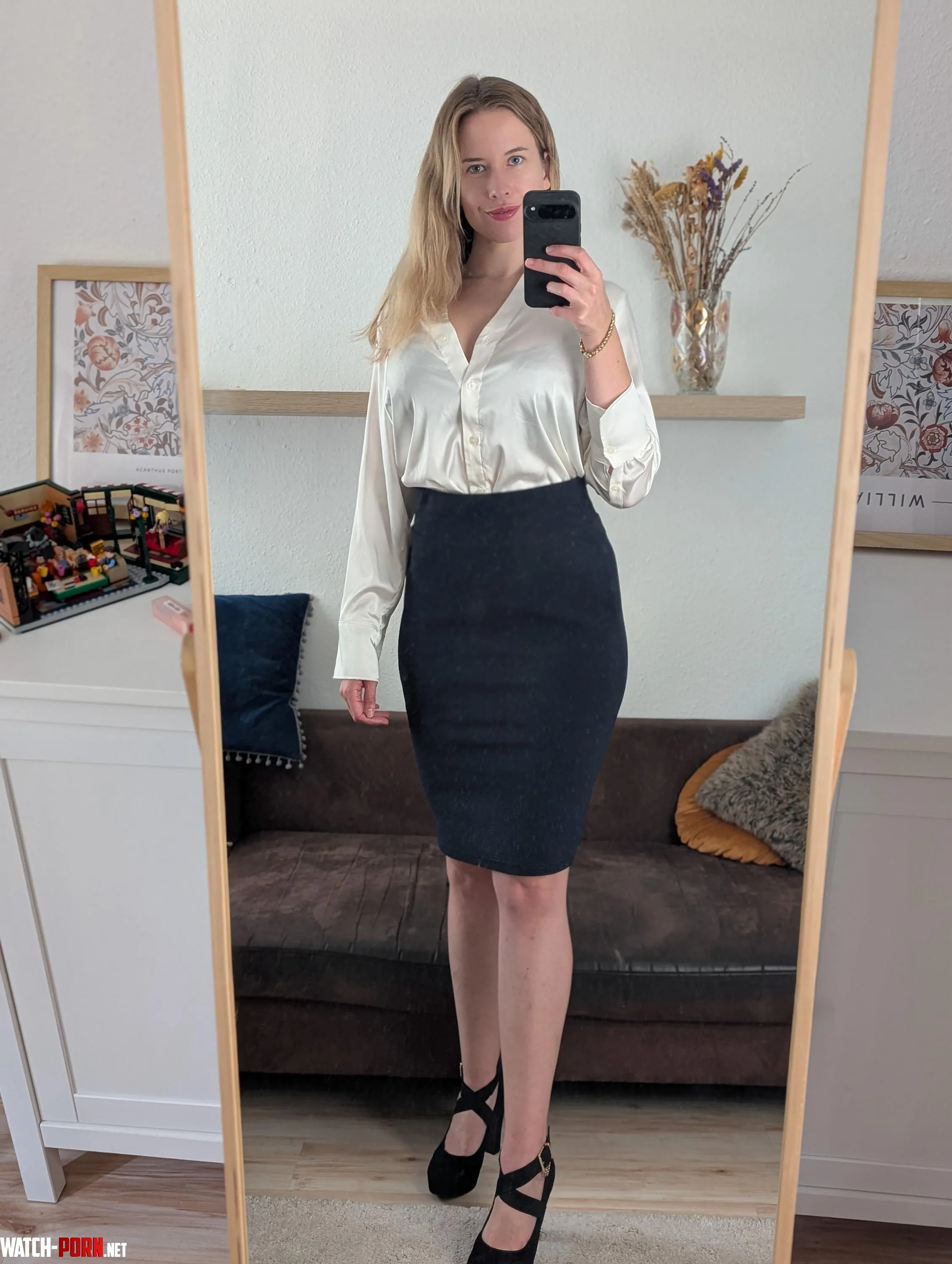 Classy tight pencilskirt by naturalgirl_mel