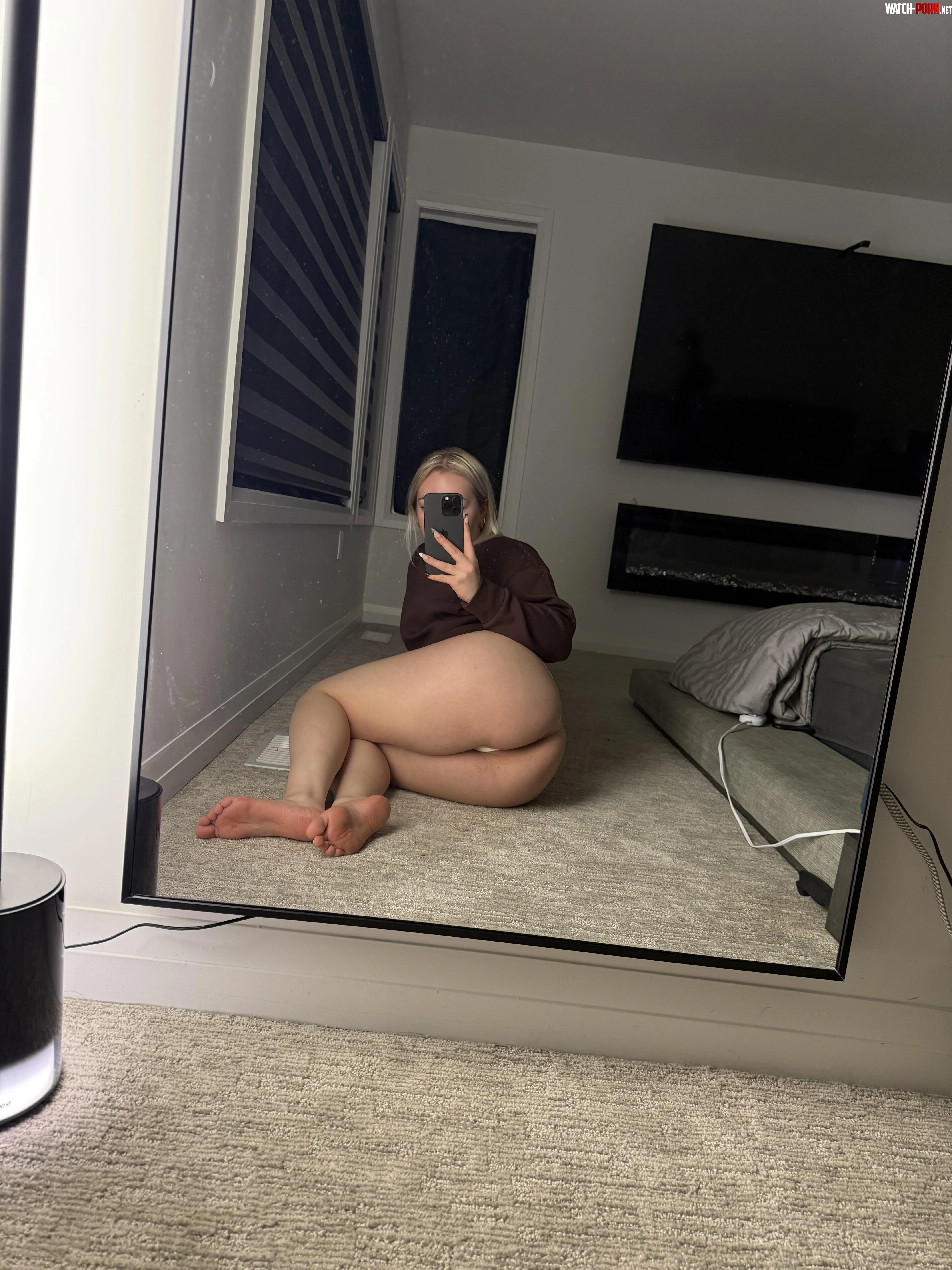 Ex says I have nice legs by Margot_robbiexo