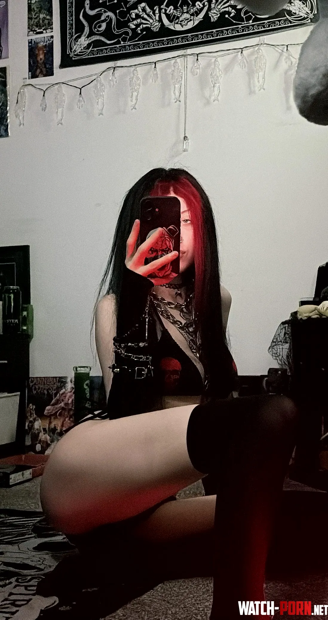 Hope you like scenegirls by LivingDeadGothh