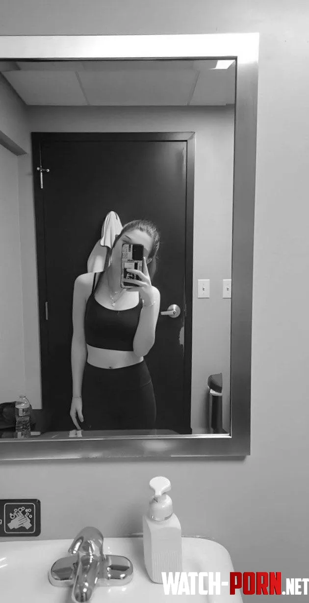 I love this croptop, dont you? by CurvyPixy