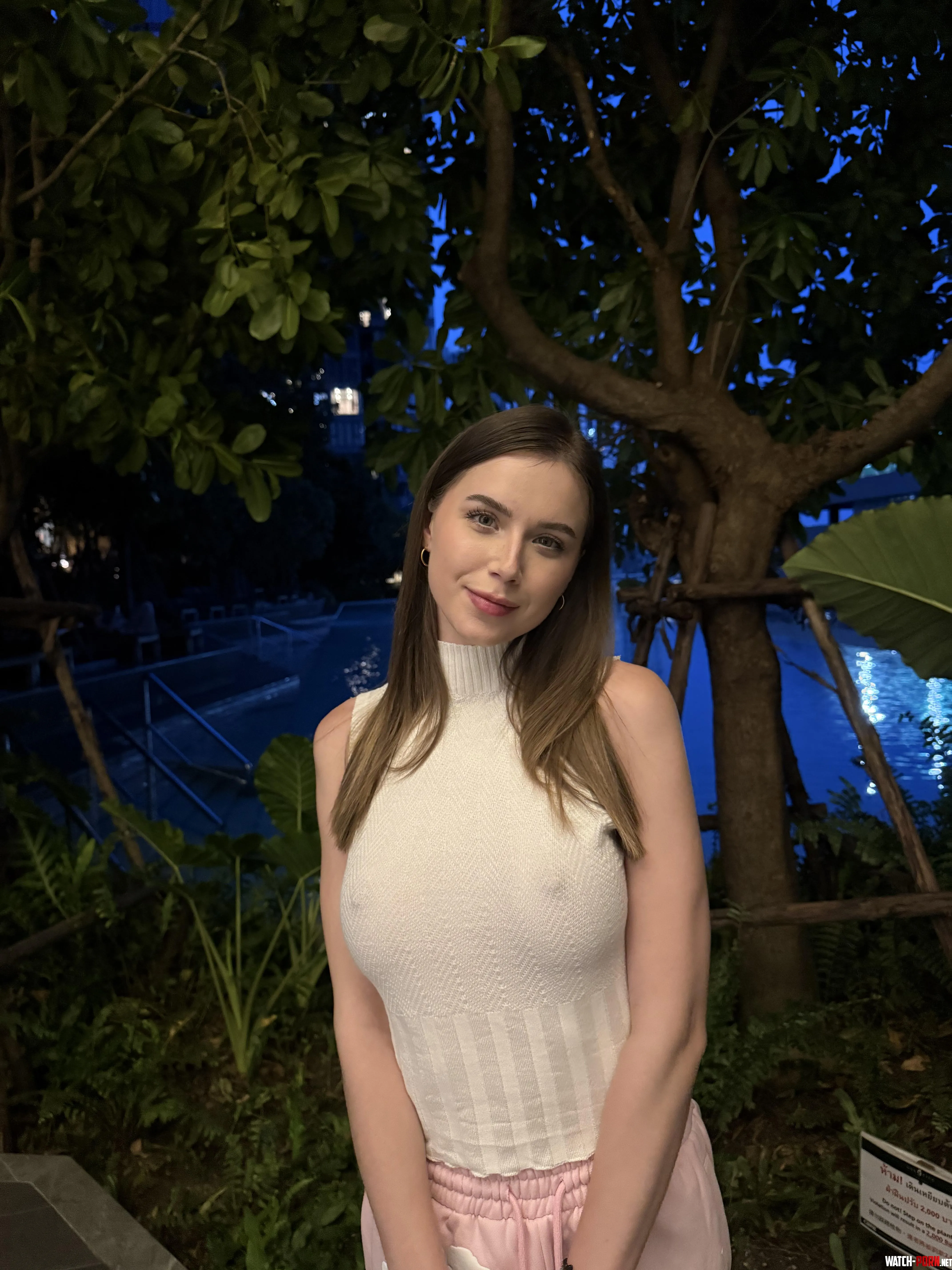 Wearing my fav white top by Justacutienere