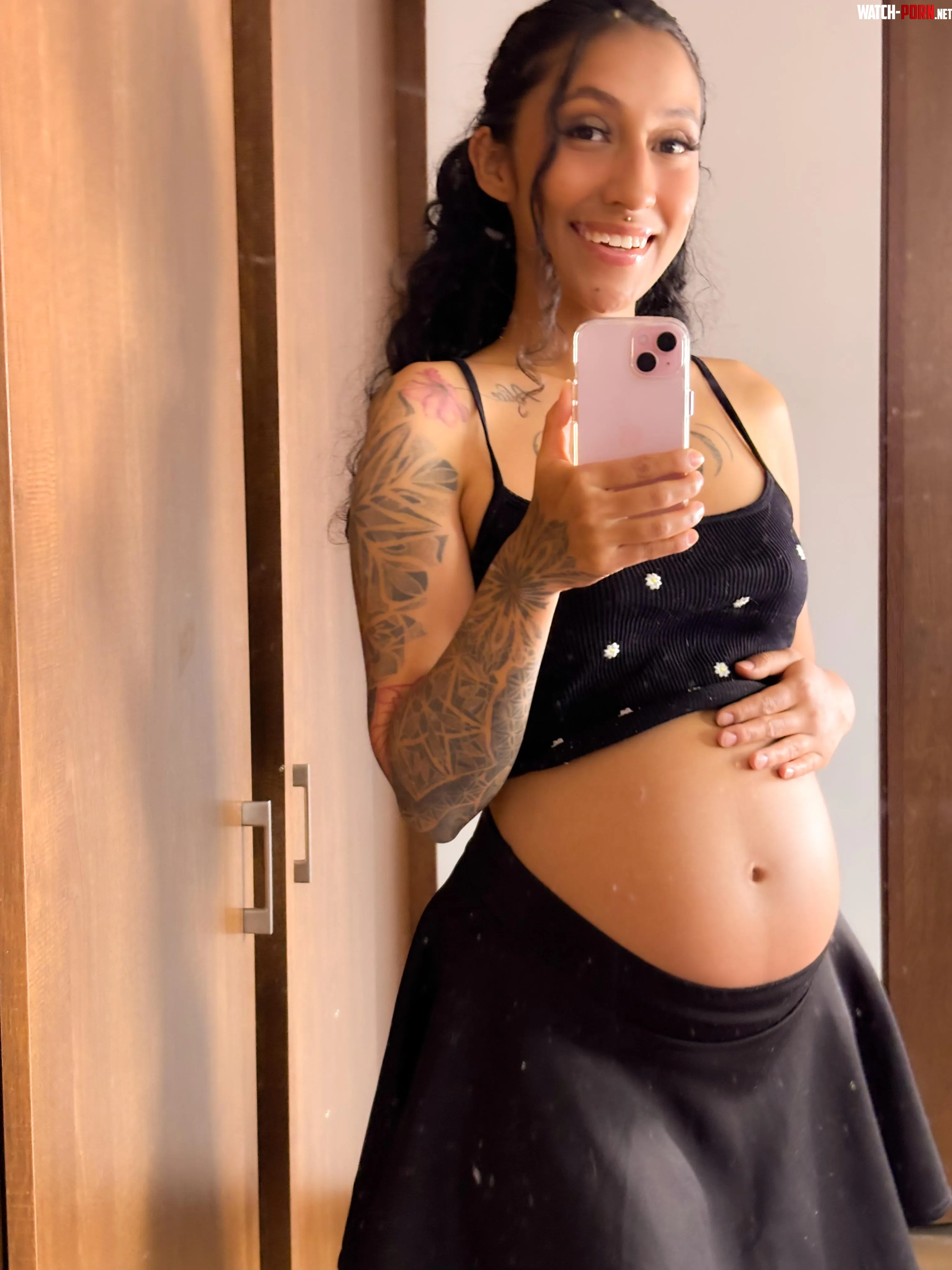 How many weeks pregnant do I look? by LovelyAnnie520