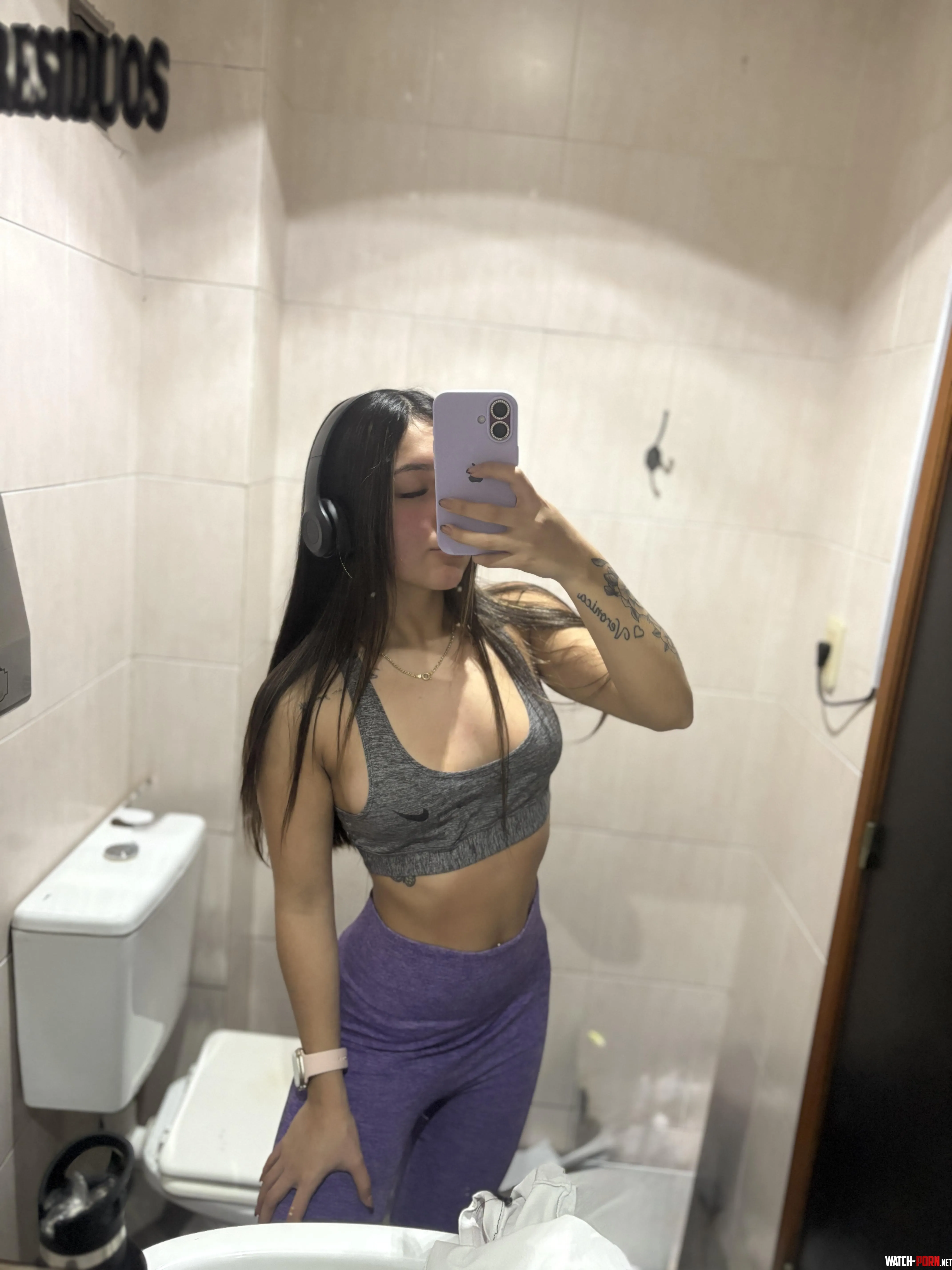 Cute workout crop top by MovingPleasure