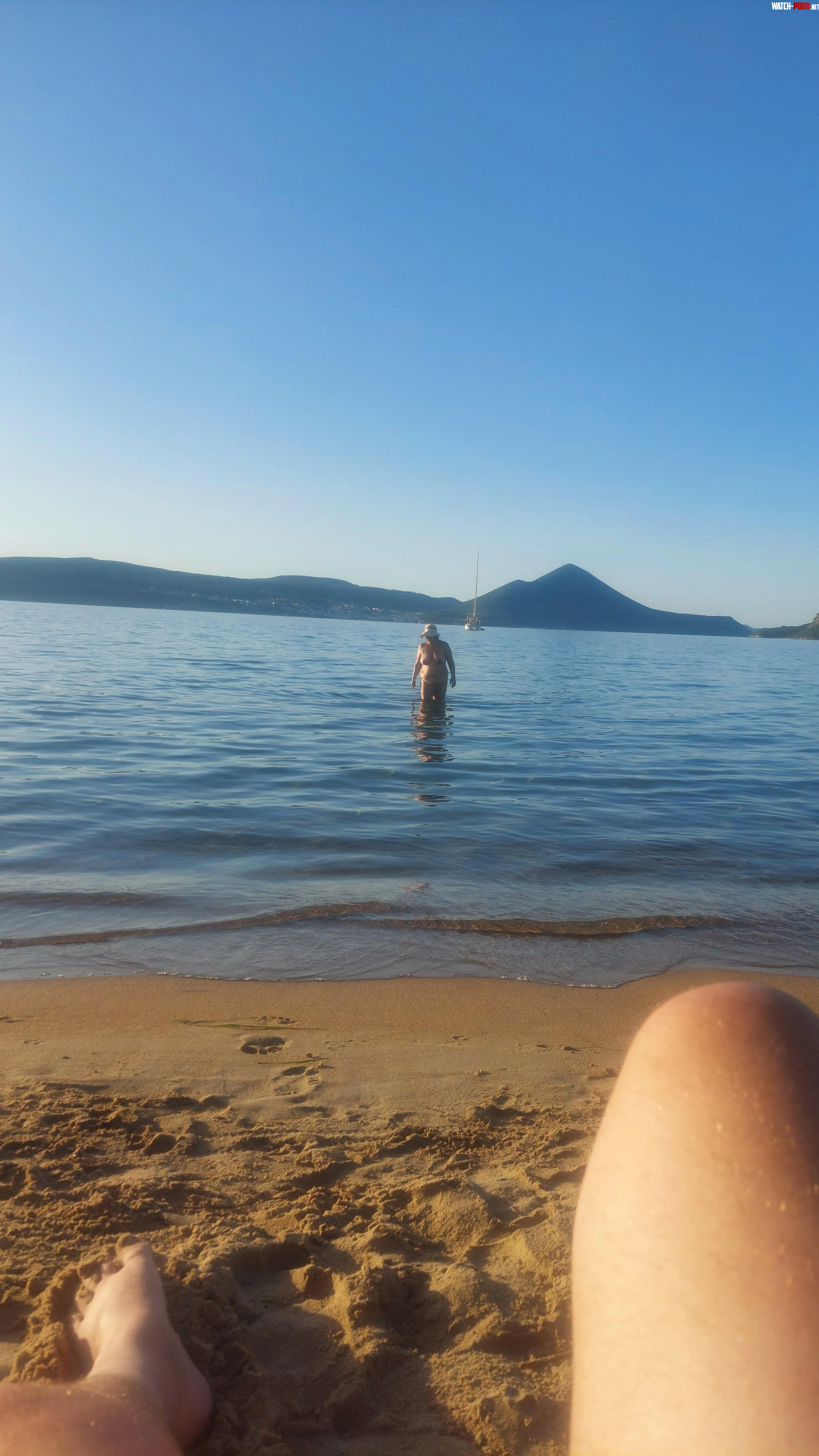 Swimming at sunrise.. by Ehetlus