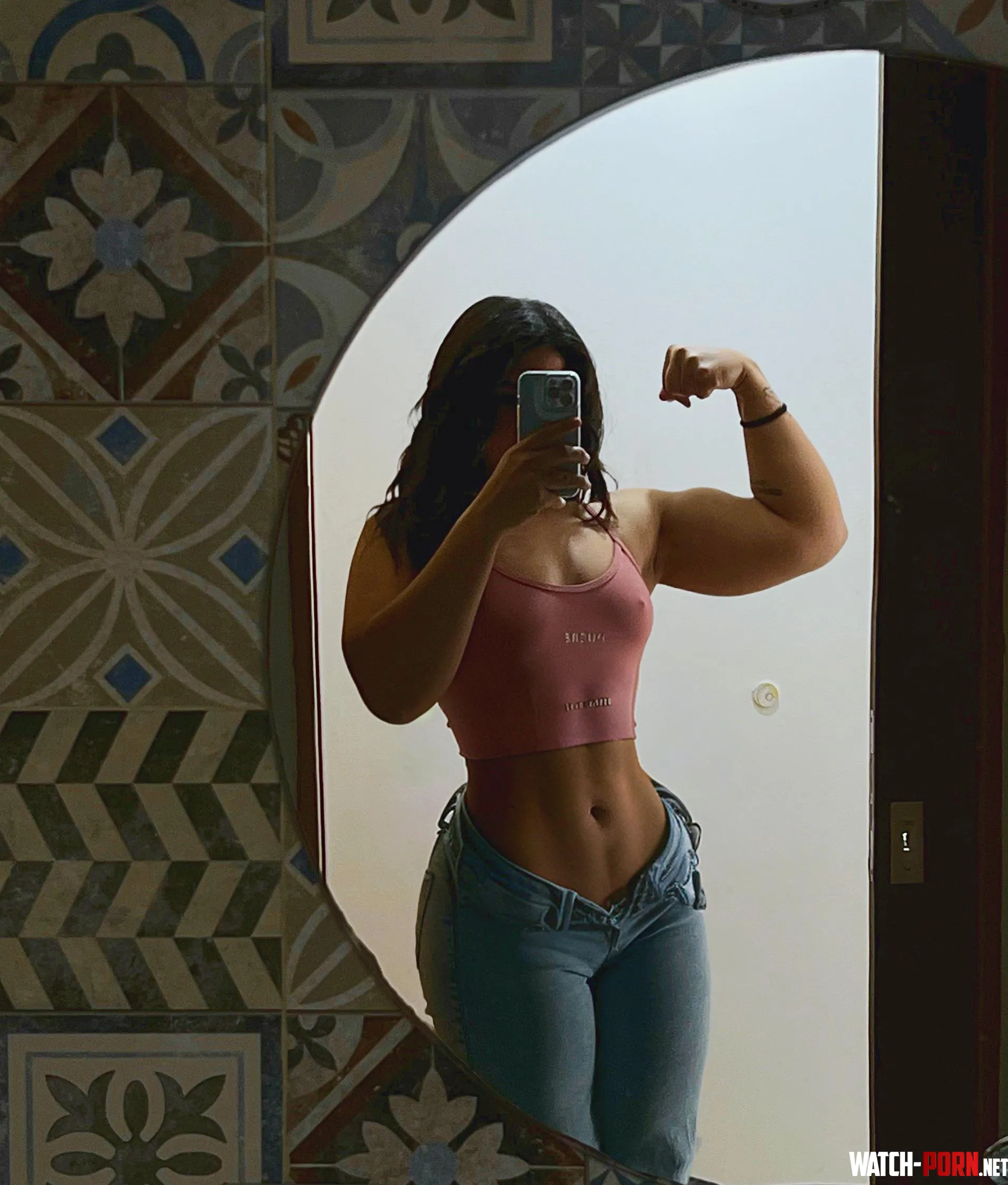 i heard Reddit likes muscle mommies by Feyrianna_