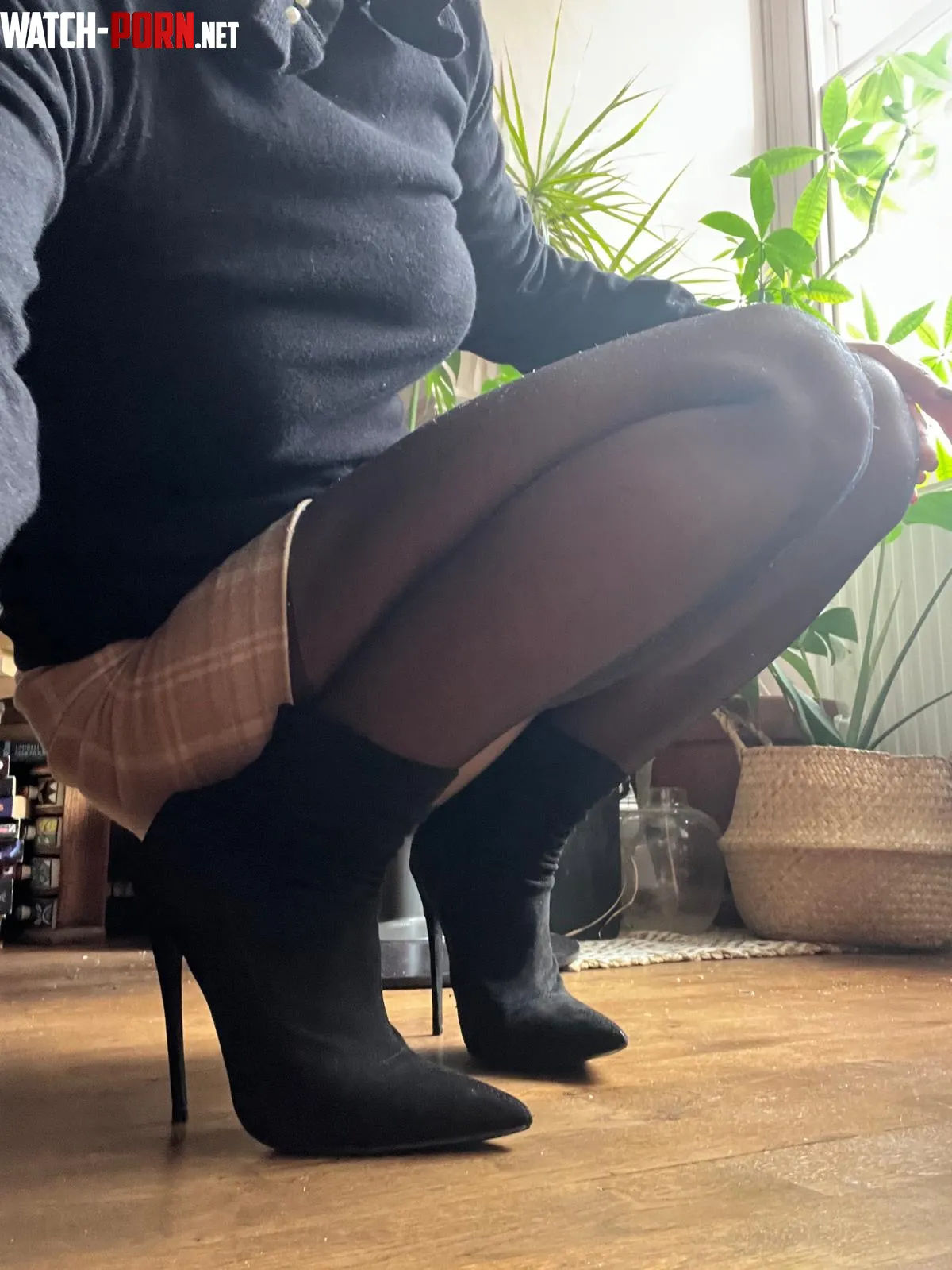 i quick snapshot from underneath my desk while i look for my pen by MalinaWhispers