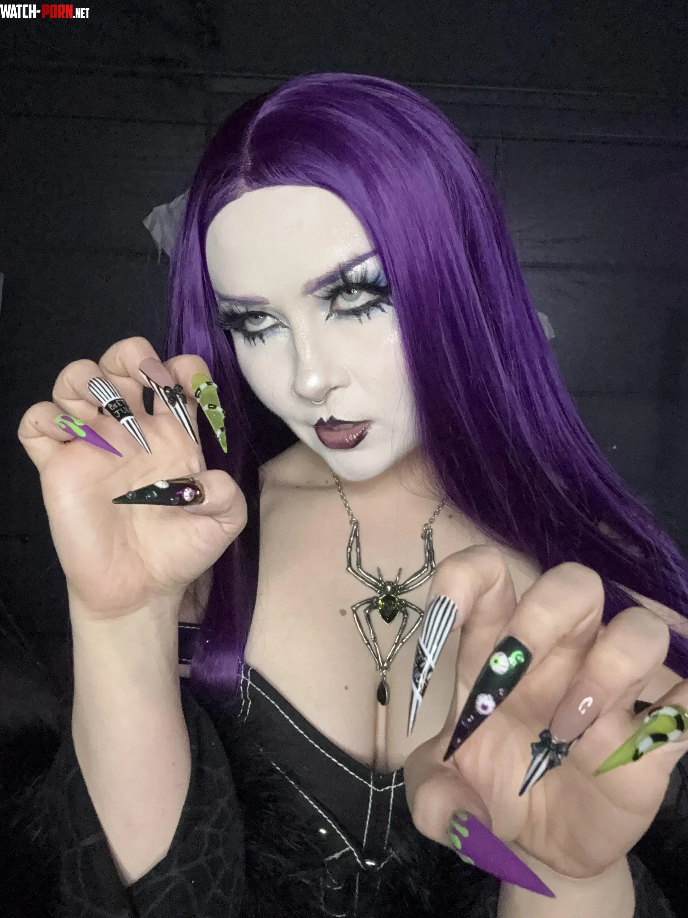Goth girls with long nails just get you going….. by kinkyravekitty