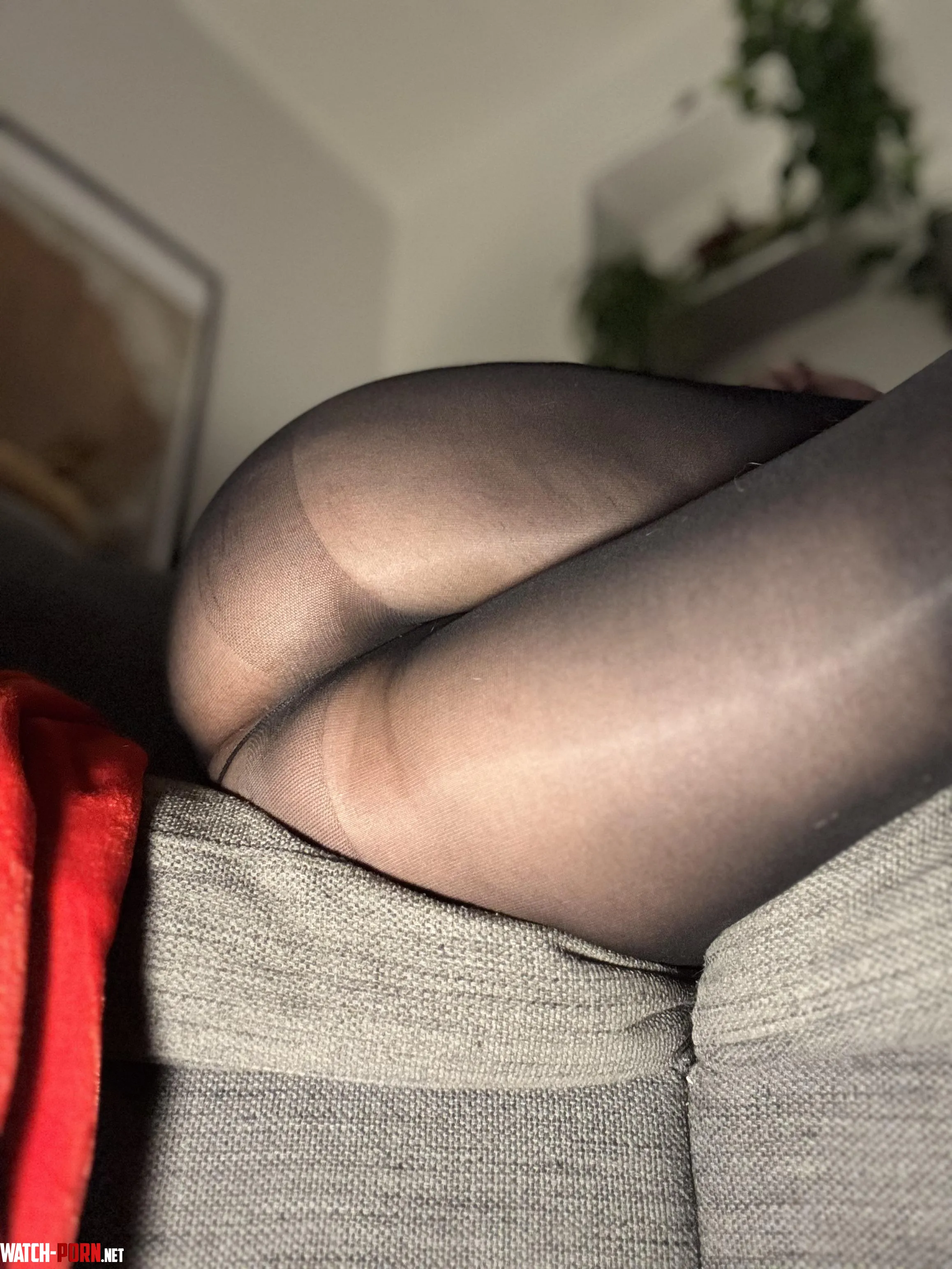 love the feeling of pantyhose on my skin by the-edgarallanhoe