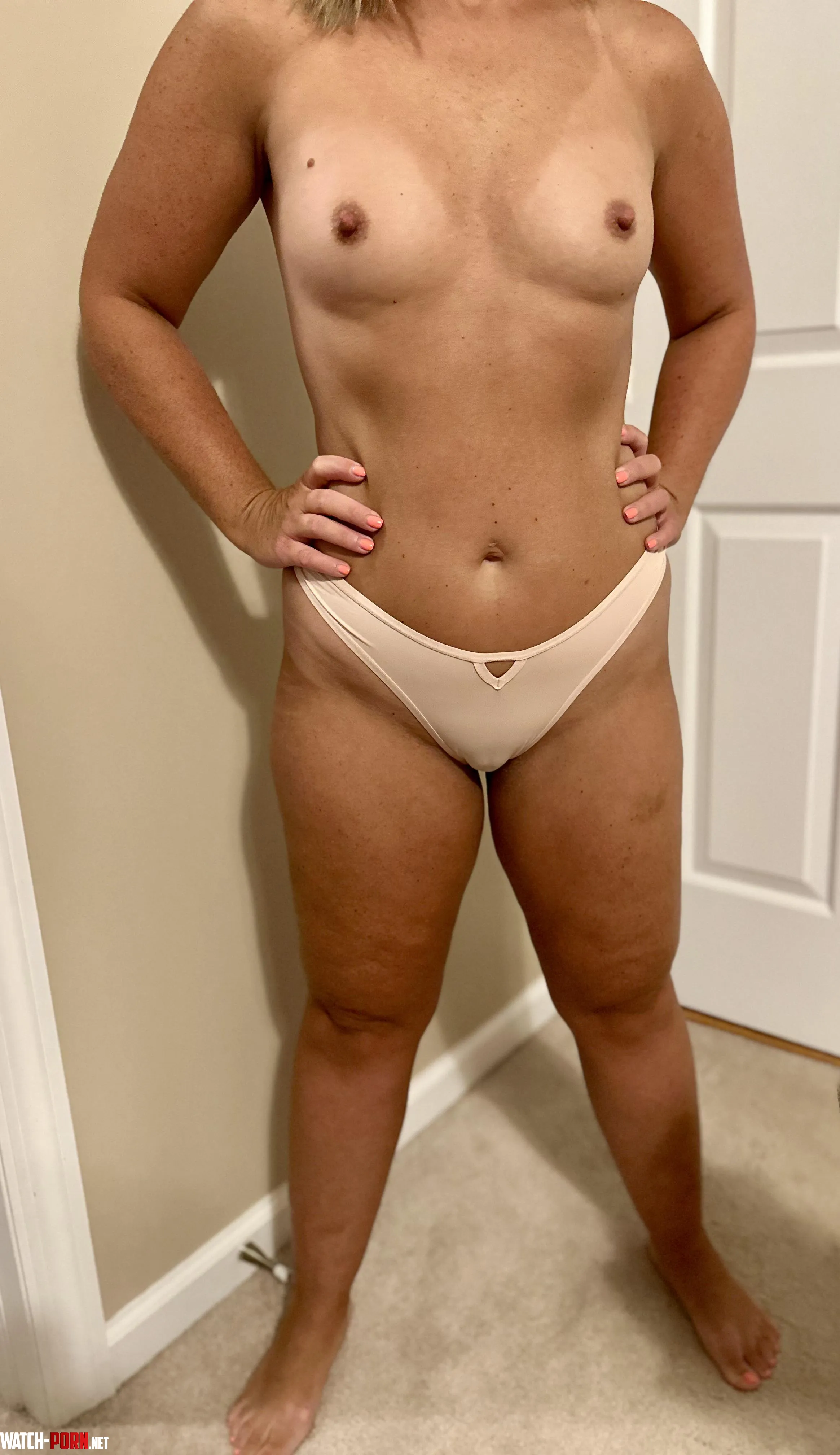 Mature and sexy by naughtywife_26