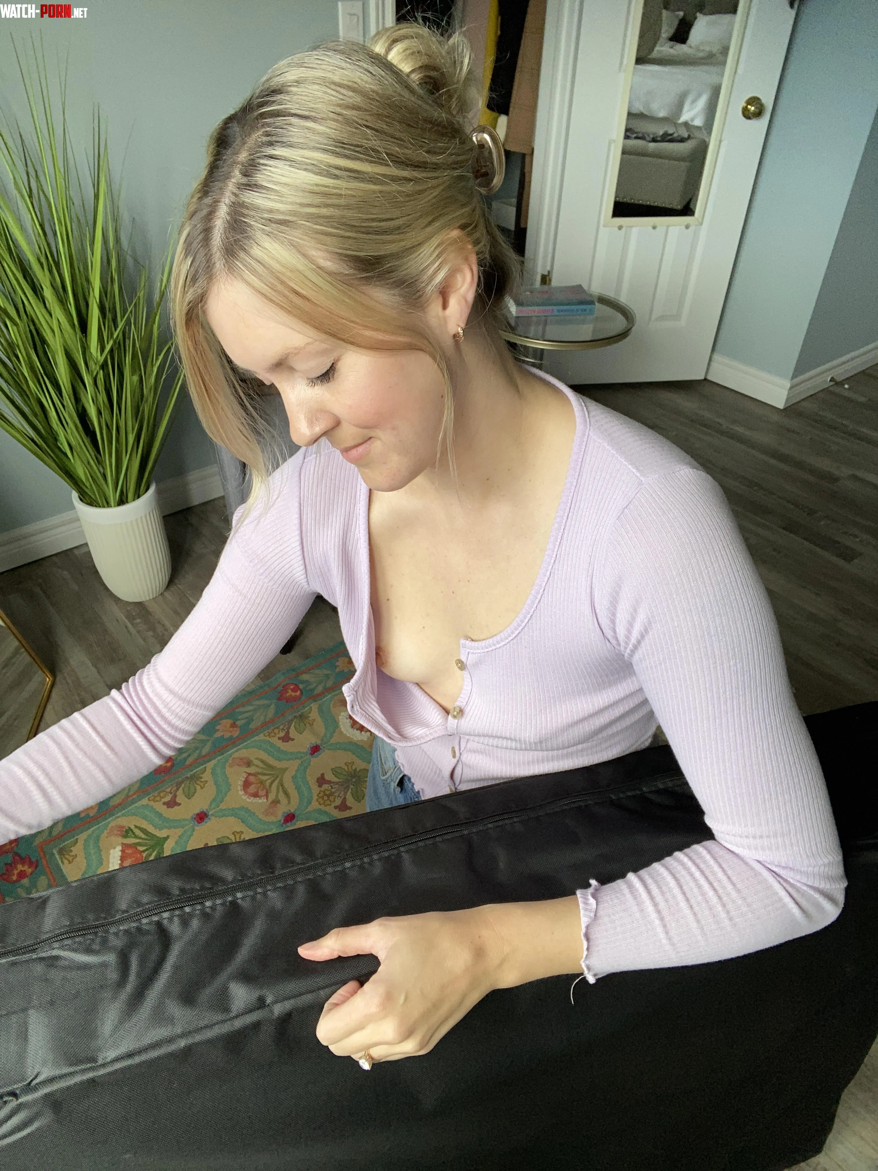 Setting up my massage table by Liz_XO_