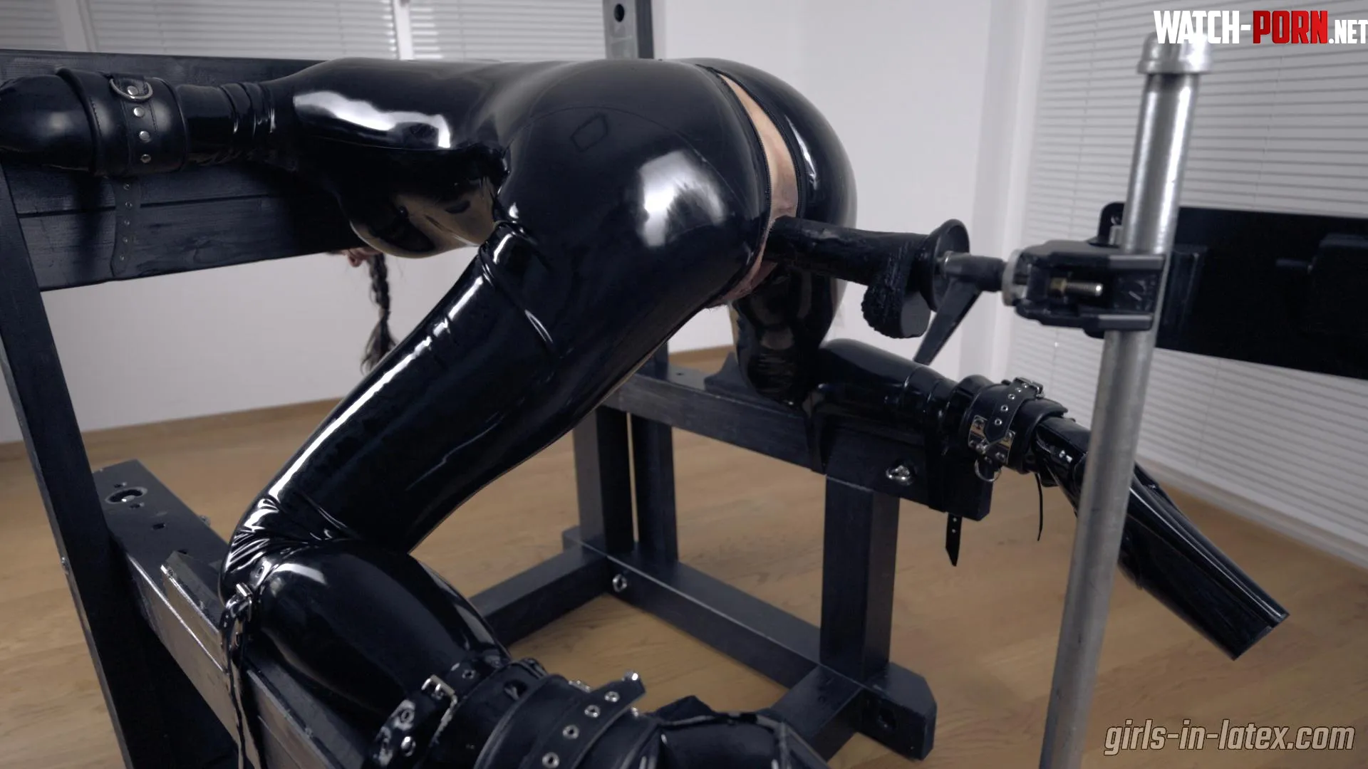 Fast or slow and long 🤔 how would you set it❔ by latex-girl