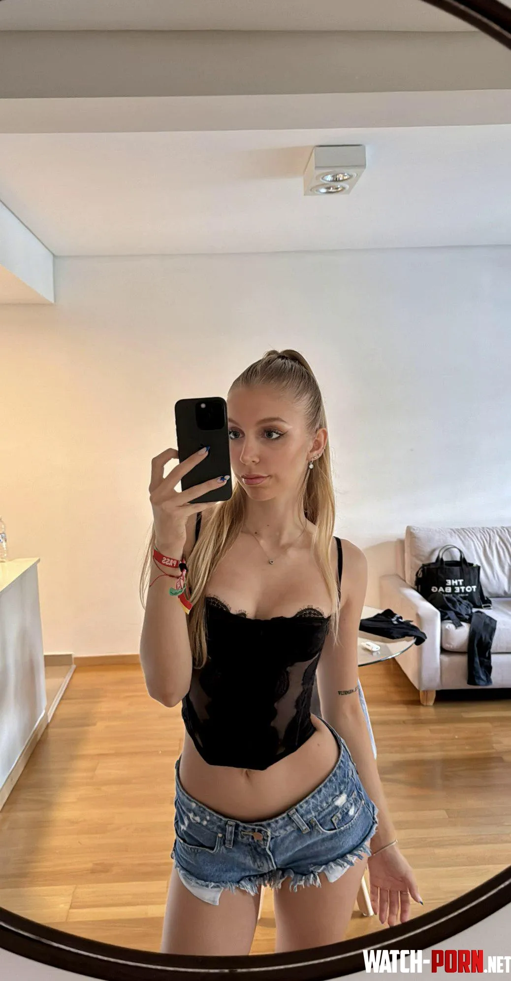 18F by NovaPaintss