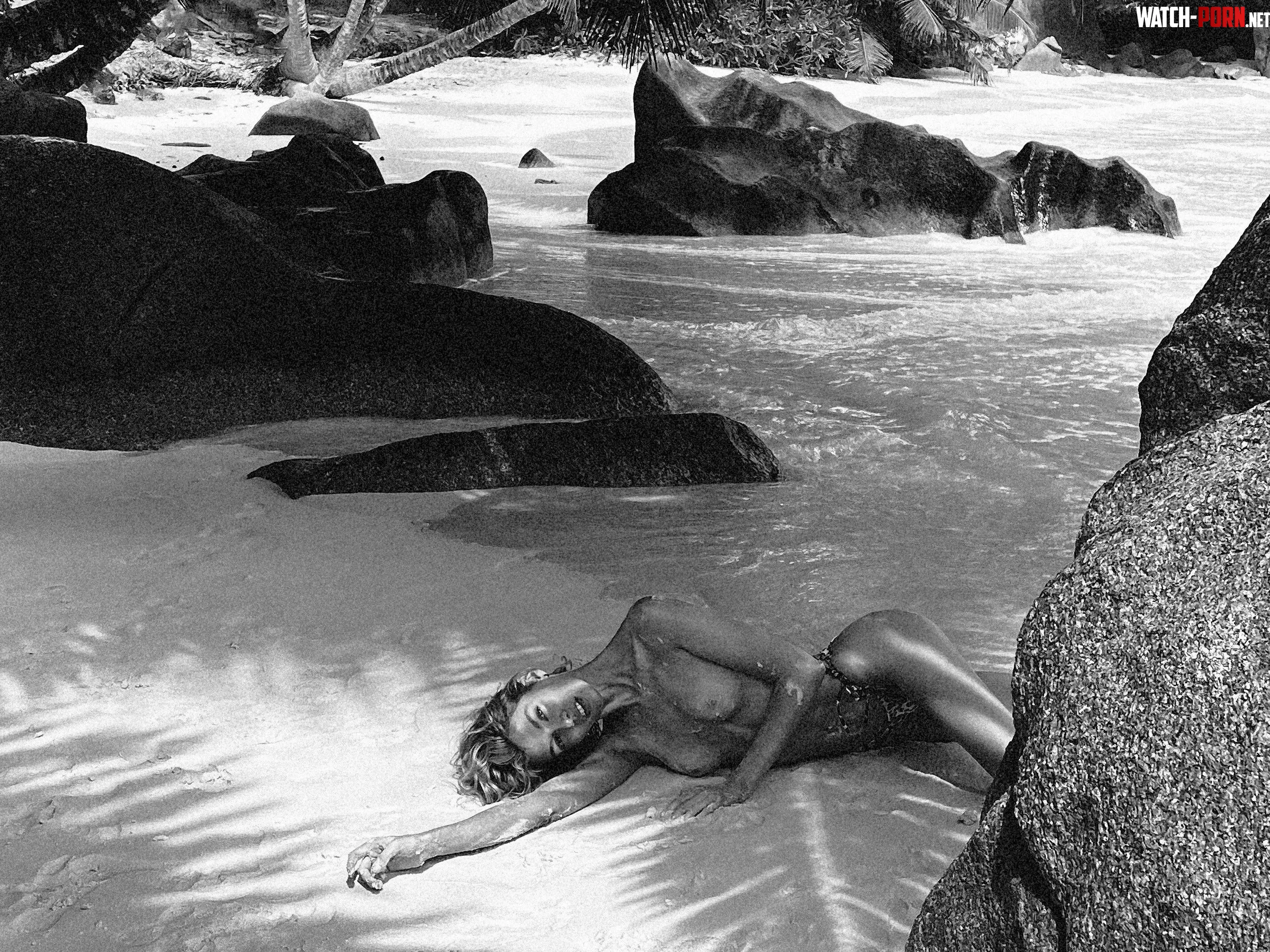 Stella Maxwell | Bamba Swim Tropique 2024 | Seychelles | ph. Cameron Hammond by poisson-iv