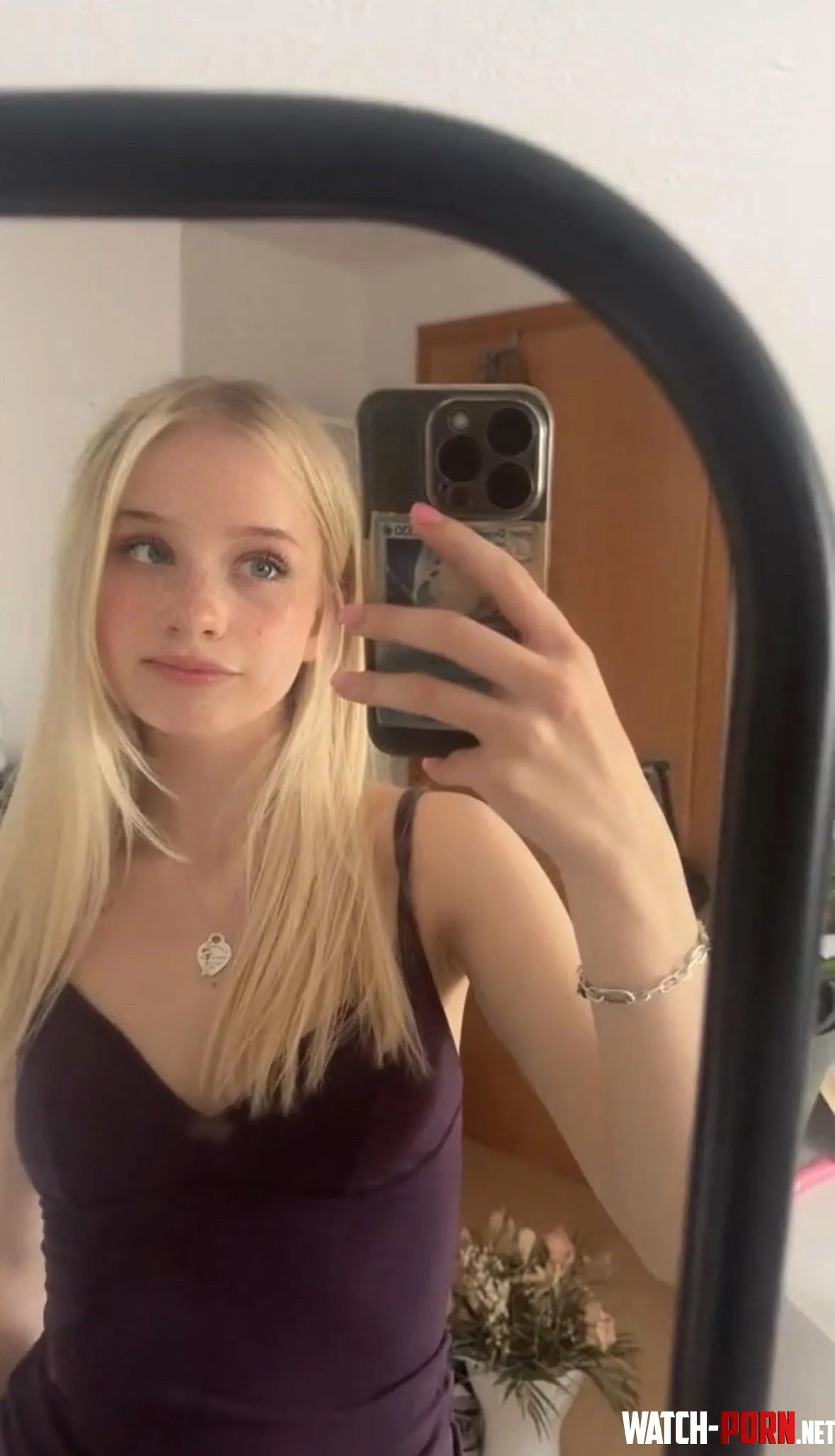 just turned 18 and i’m so curious... wanna show me what i’ve been missing? <3 by gaping_whistle
