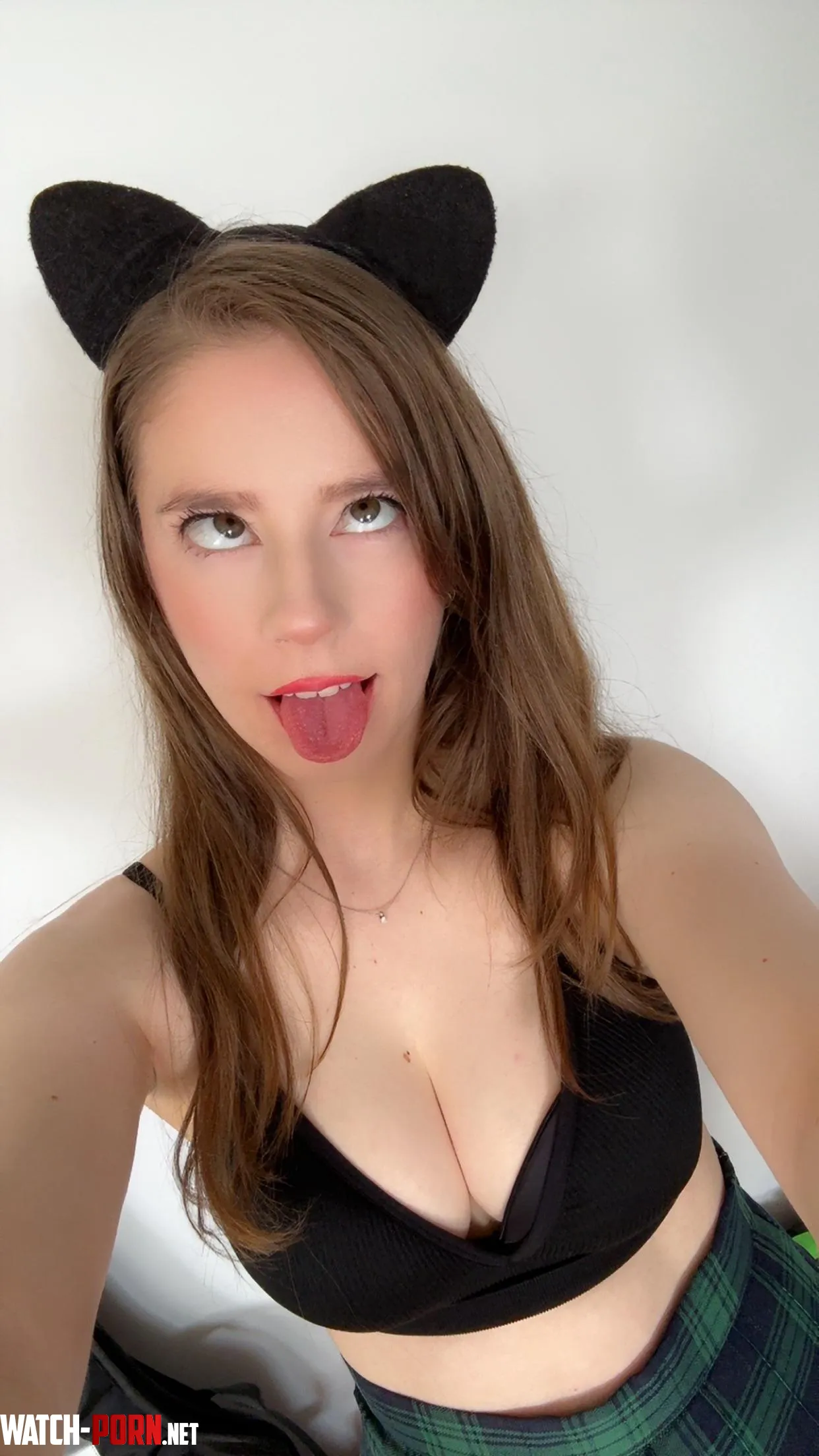 nya ~ uwu ~ don’t let me die from not feeding me enough milk 🤤 by ellieraelol