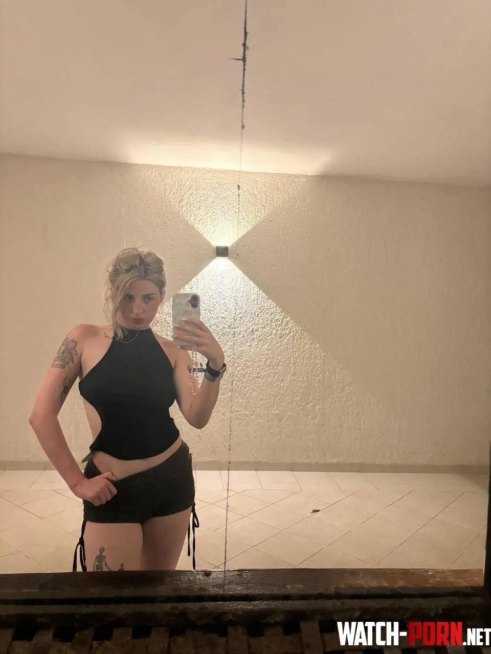 crop tops and confidence go hand in hand by velvetfairydust