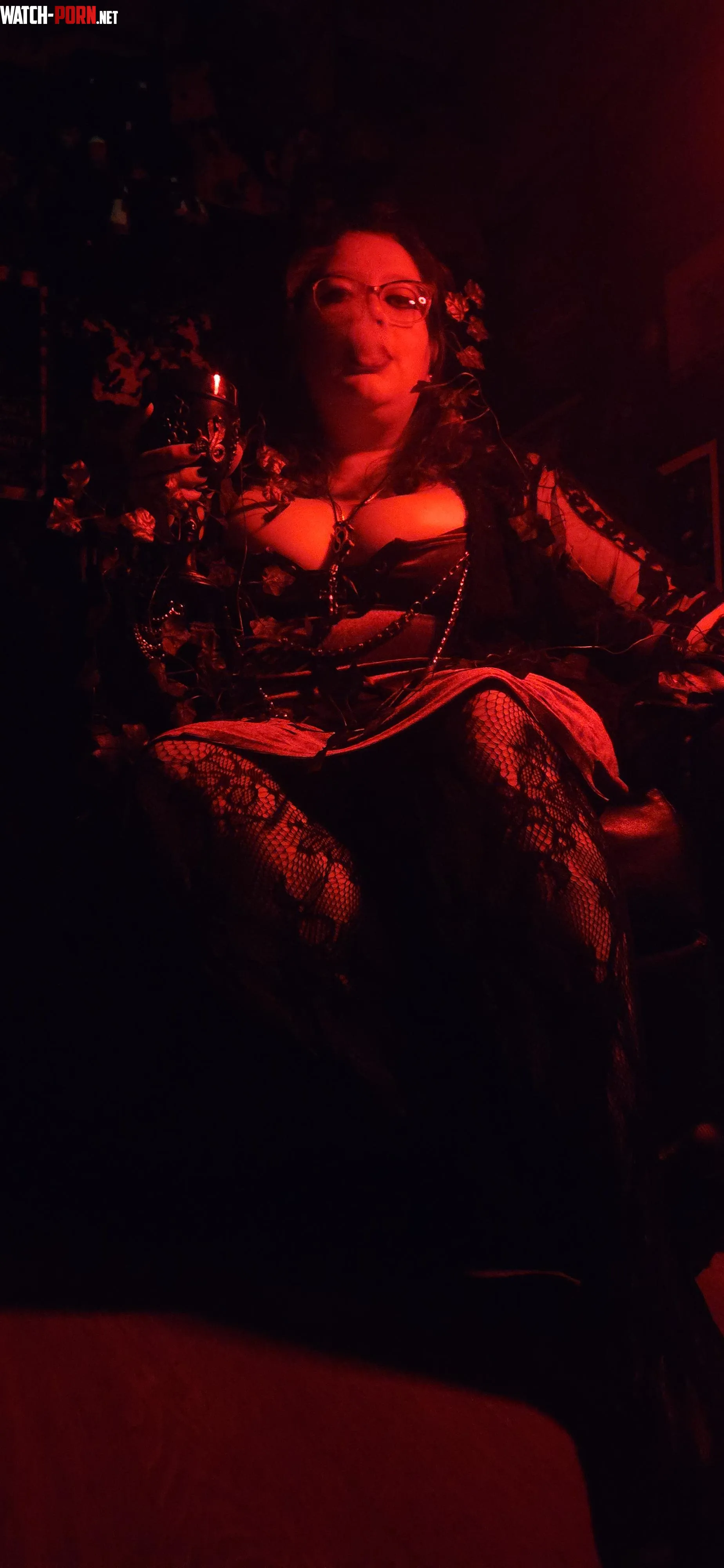 It's been too long since your last confession... Your desires, your fetishes, your kinks, your needs... They've gone neglected for too long. Open up, tell me what's been calling to you... by tophseeswithfeet