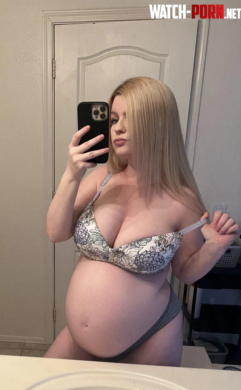 Pregnancy never looked this sexy 😘 by Imommynextdoor